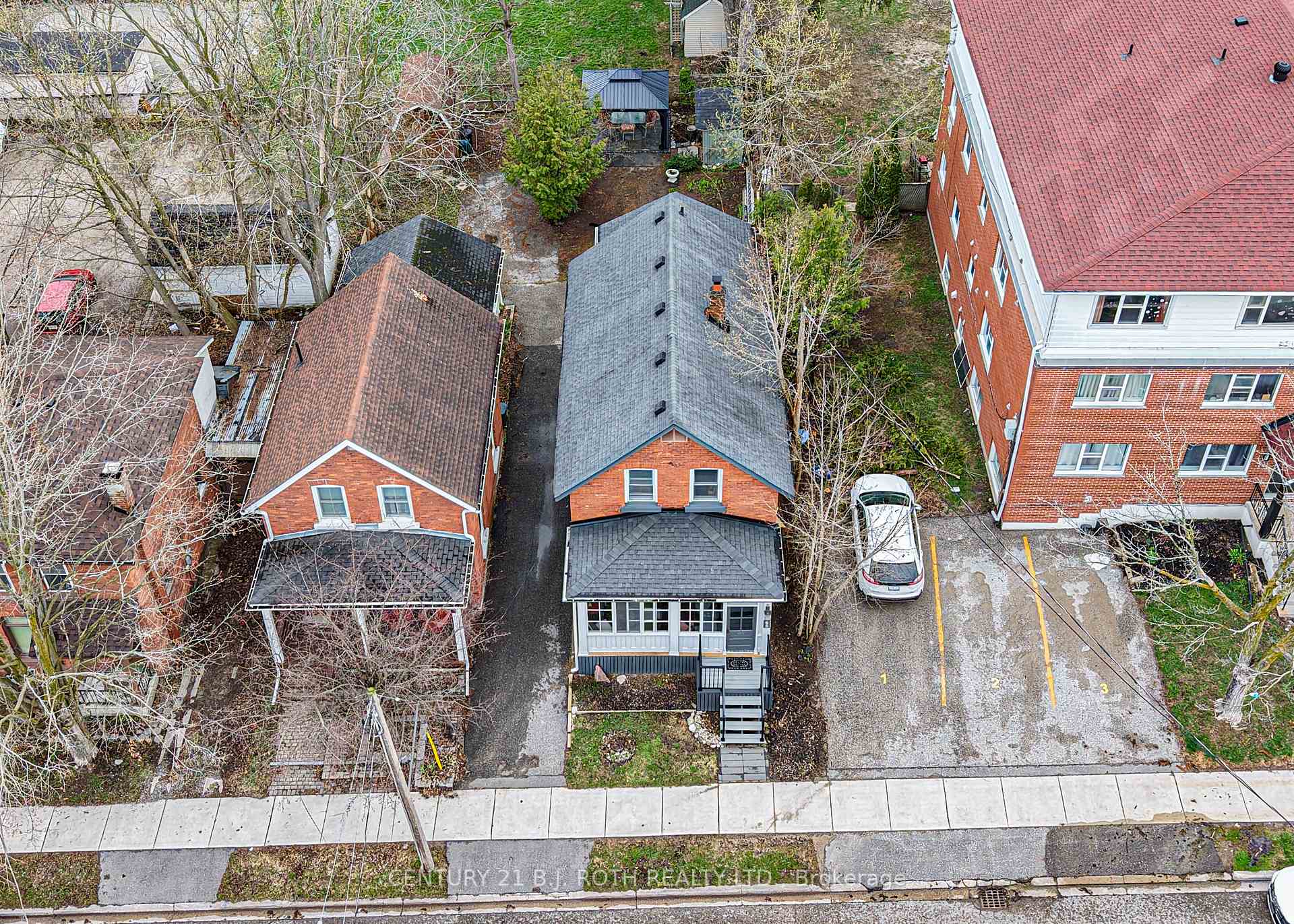 Photo 3 of 45 Albert Street N, Orillia — HOMEH
