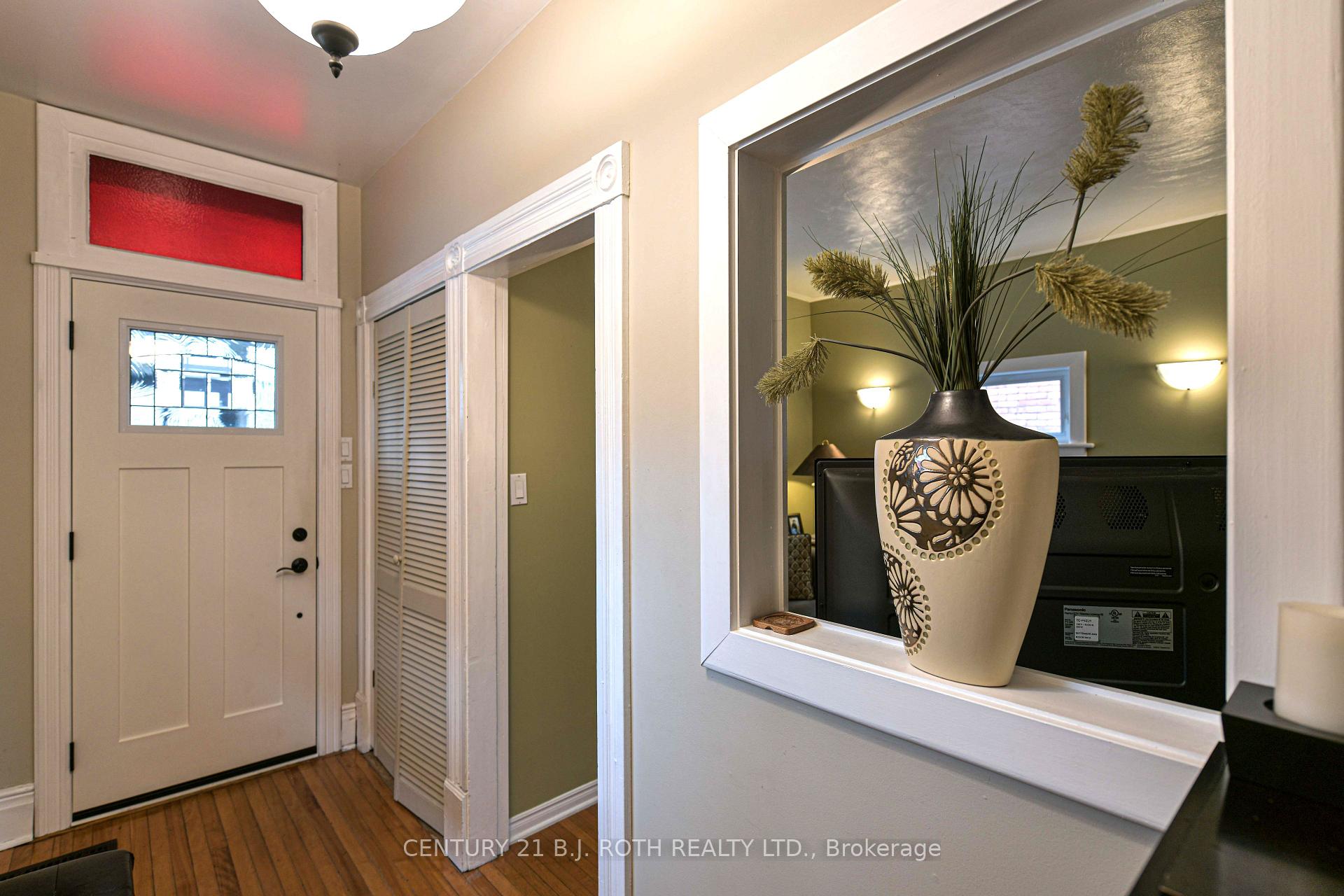 Photo 12 of 45 Albert Street N, Orillia — HOMEH