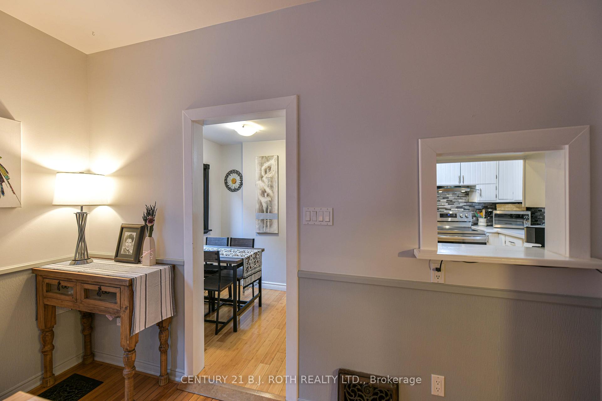 Photo 17 of 45 Albert Street N, Orillia — HOMEH