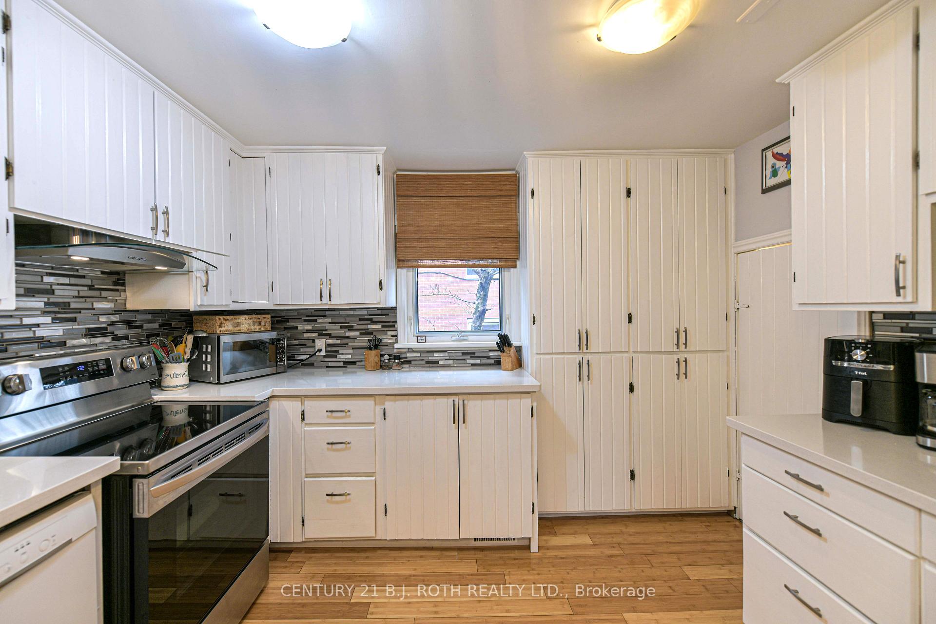 Photo 21 of 45 Albert Street N, Orillia — HOMEH