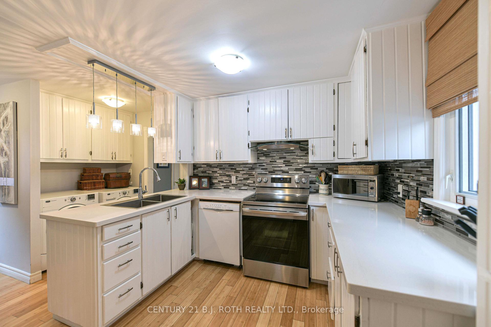 Photo 23 of 45 Albert Street N, Orillia — HOMEH