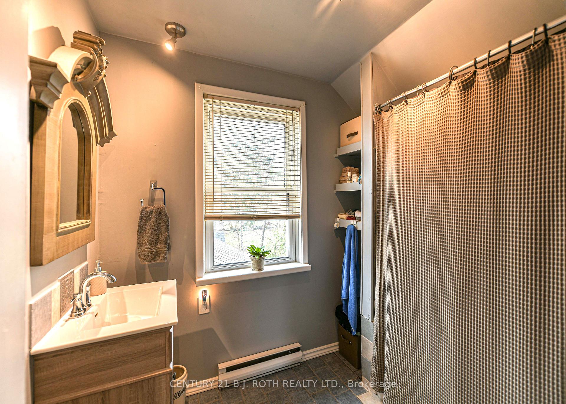 Photo 31 of 45 Albert Street N, Orillia — HOMEH