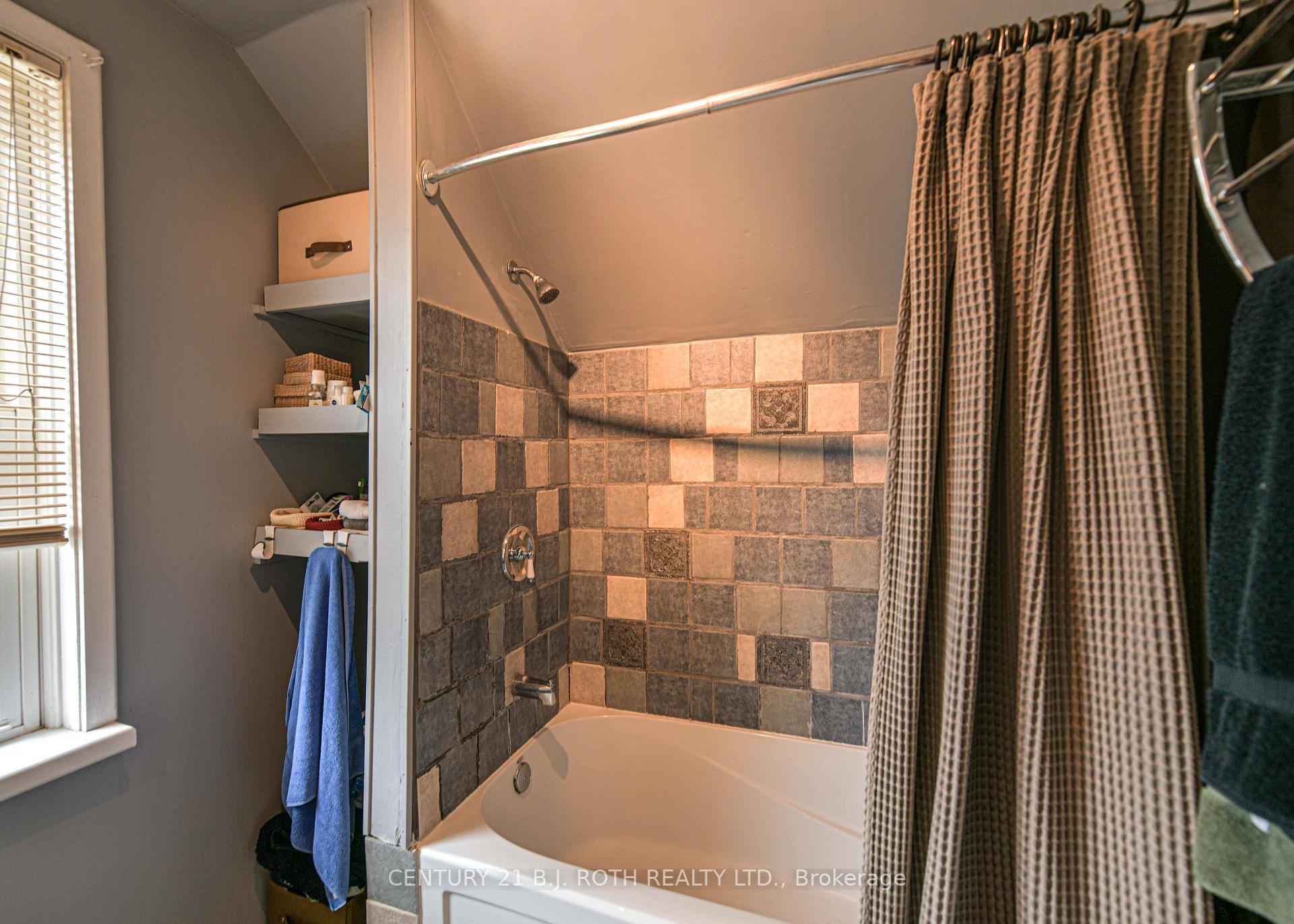 Photo 32 of 45 Albert Street N, Orillia — HOMEH