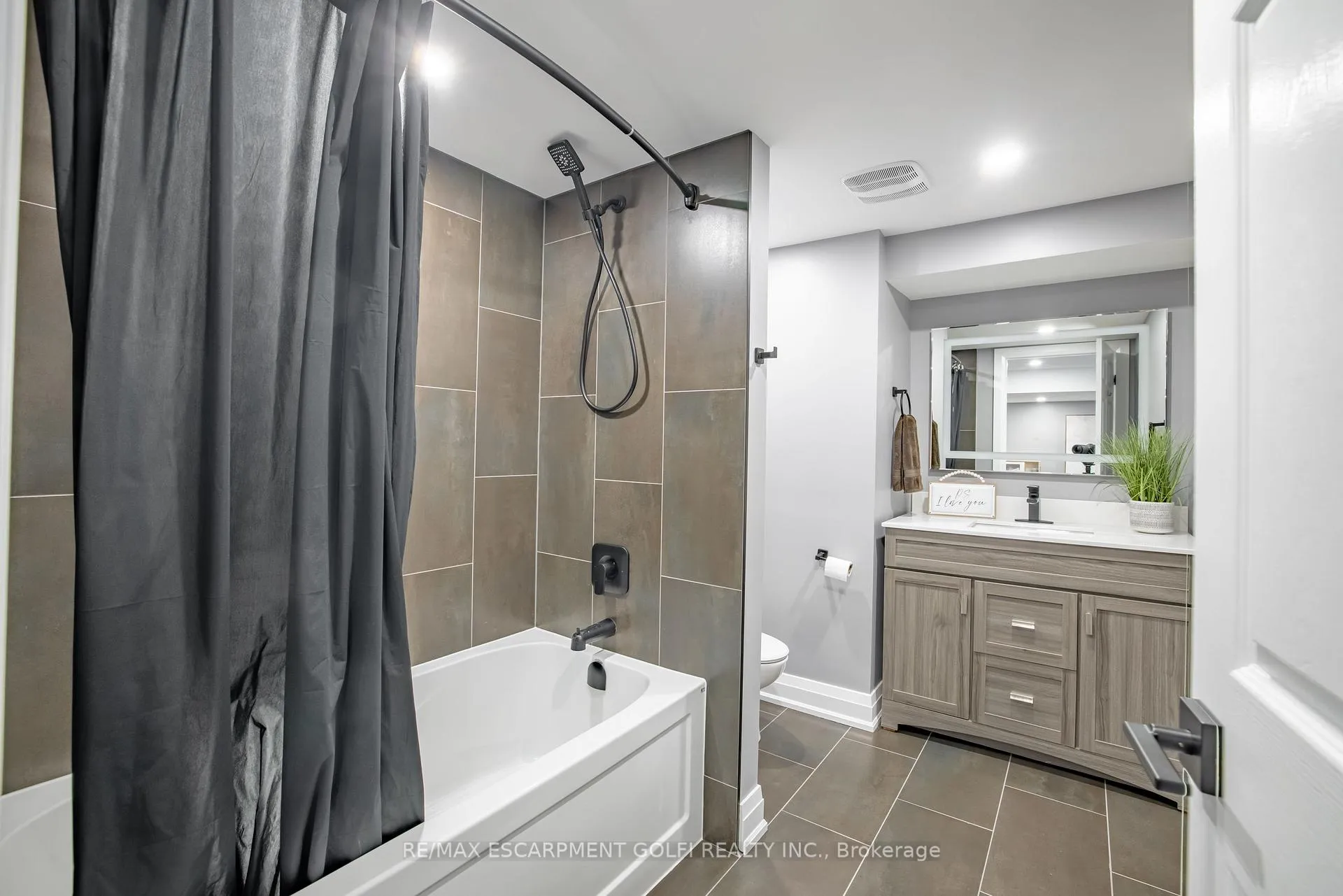 Photo 24 of 4315 Highway #6, Hamilton, Rural Glanbrook — HOMEH