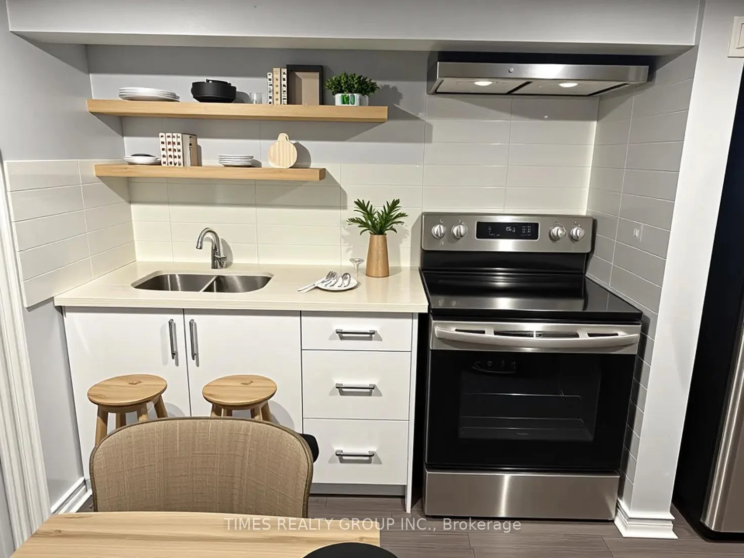 Photo 6 of Unit Main, 194 Concord Avenue, Toronto, Palmerston-Little Italy — HOMEH
