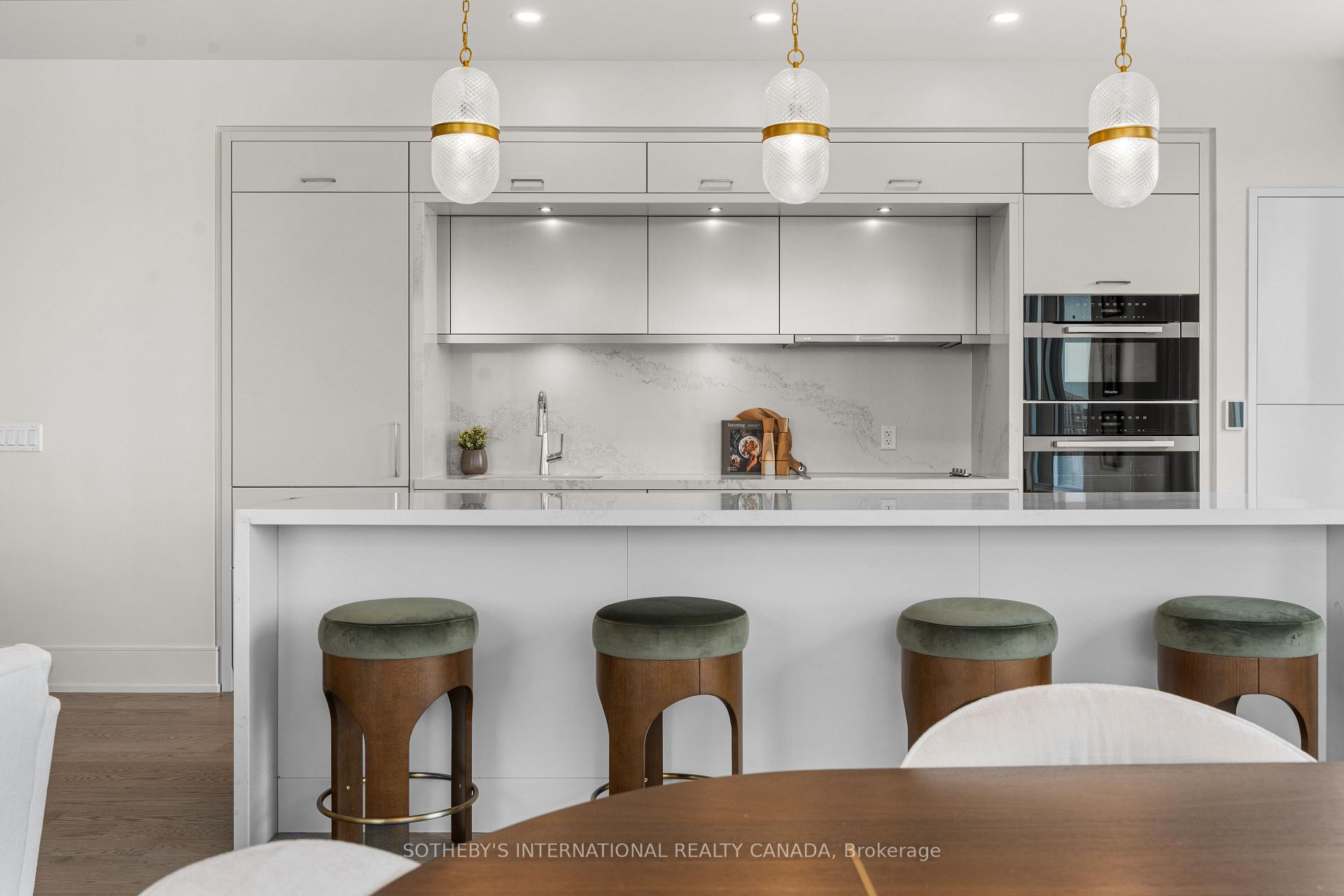 Photo 10 of 259 The Kingsway, Etobicoke, Edenbridge-Humber Valley — HOMEH