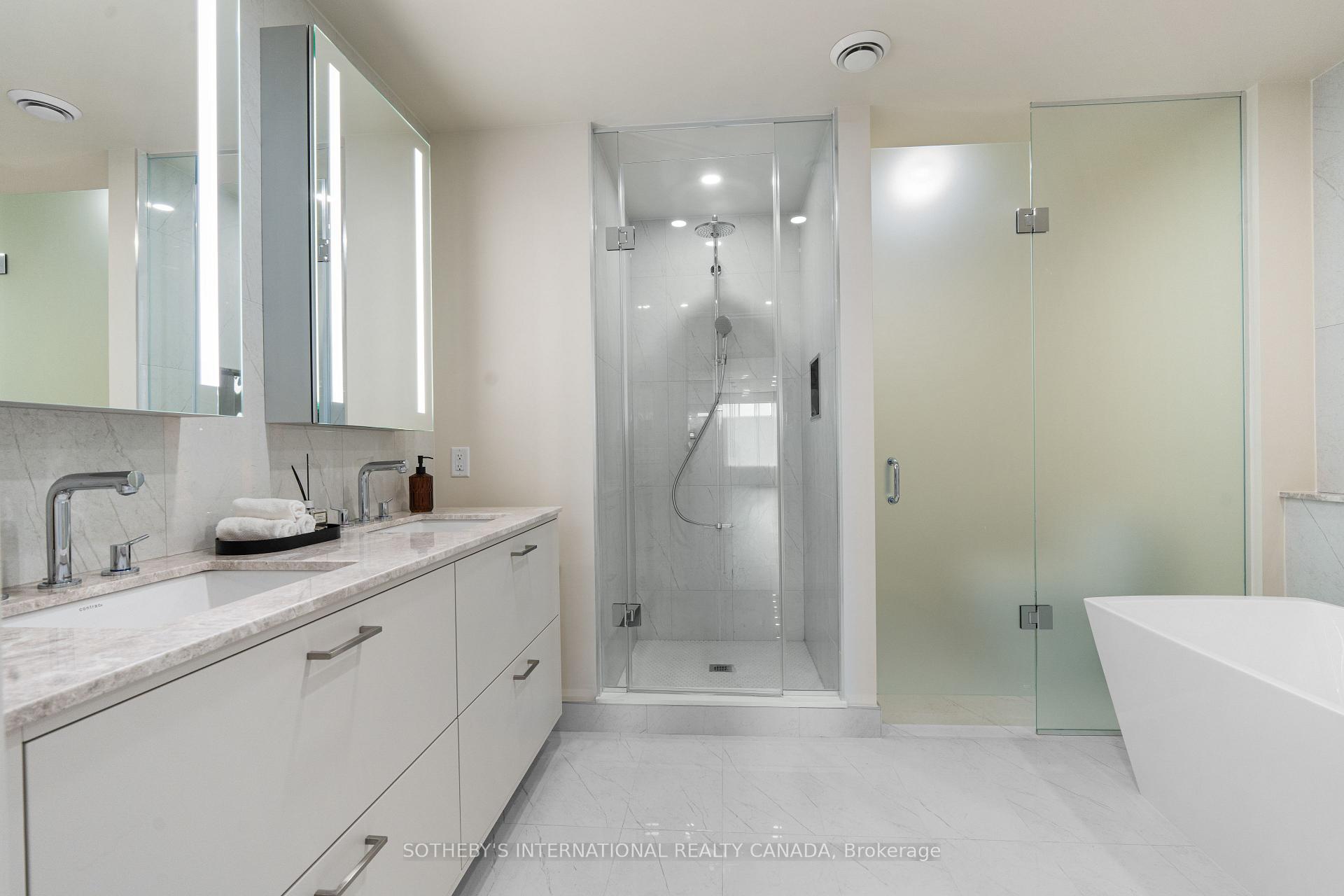 Photo 18 of 259 The Kingsway, Etobicoke, Edenbridge-Humber Valley — HOMEH