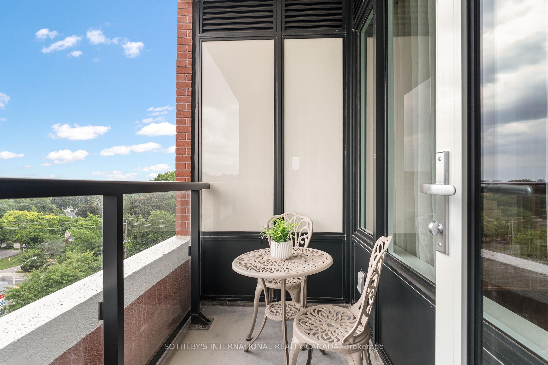 Photo 26 of 259 The Kingsway, Etobicoke, Edenbridge-Humber Valley — HOMEH