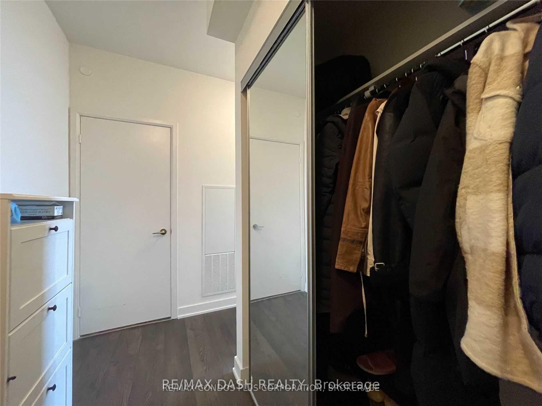 Photo 3 of Unit 902W, 27 Bathurst Street, Toronto, Waterfront Communities — HOMEH