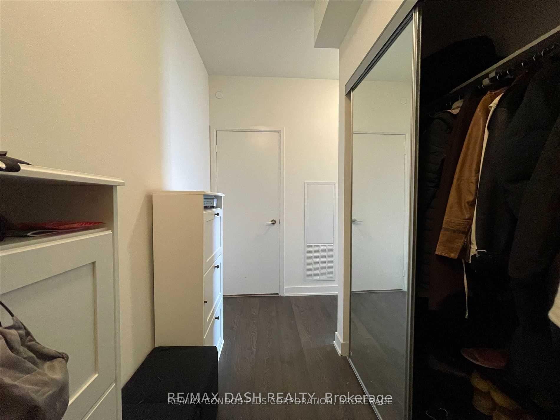 Photo 4 of Unit 902W, 27 Bathurst Street, Toronto, Waterfront Communities — HOMEH