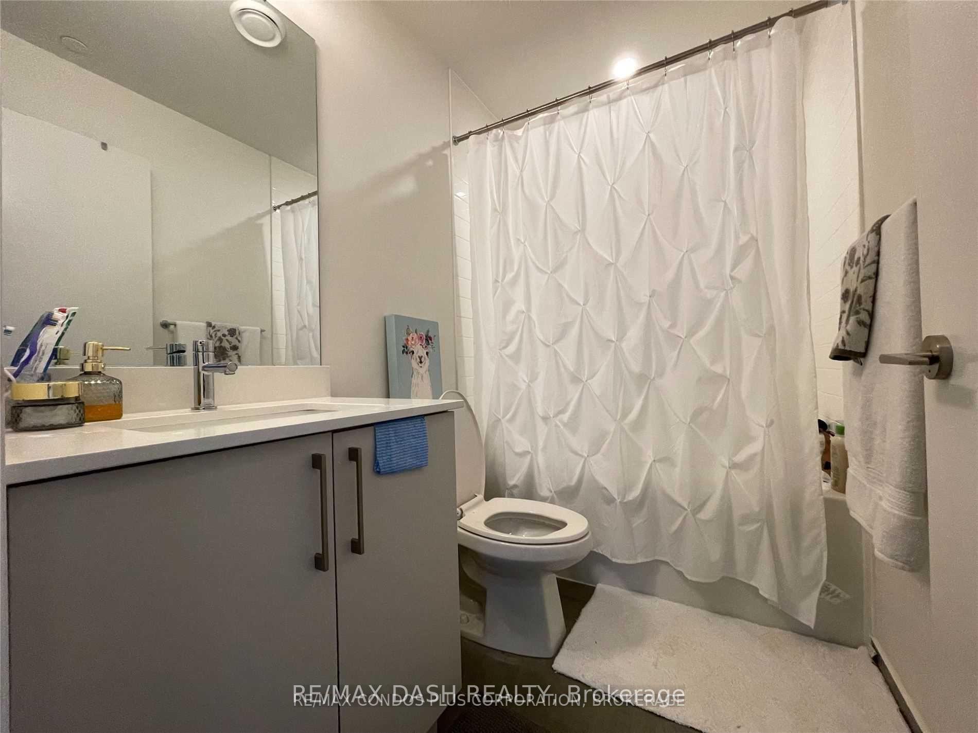 Photo 6 of Unit 902W, 27 Bathurst Street, Toronto, Waterfront Communities — HOMEH