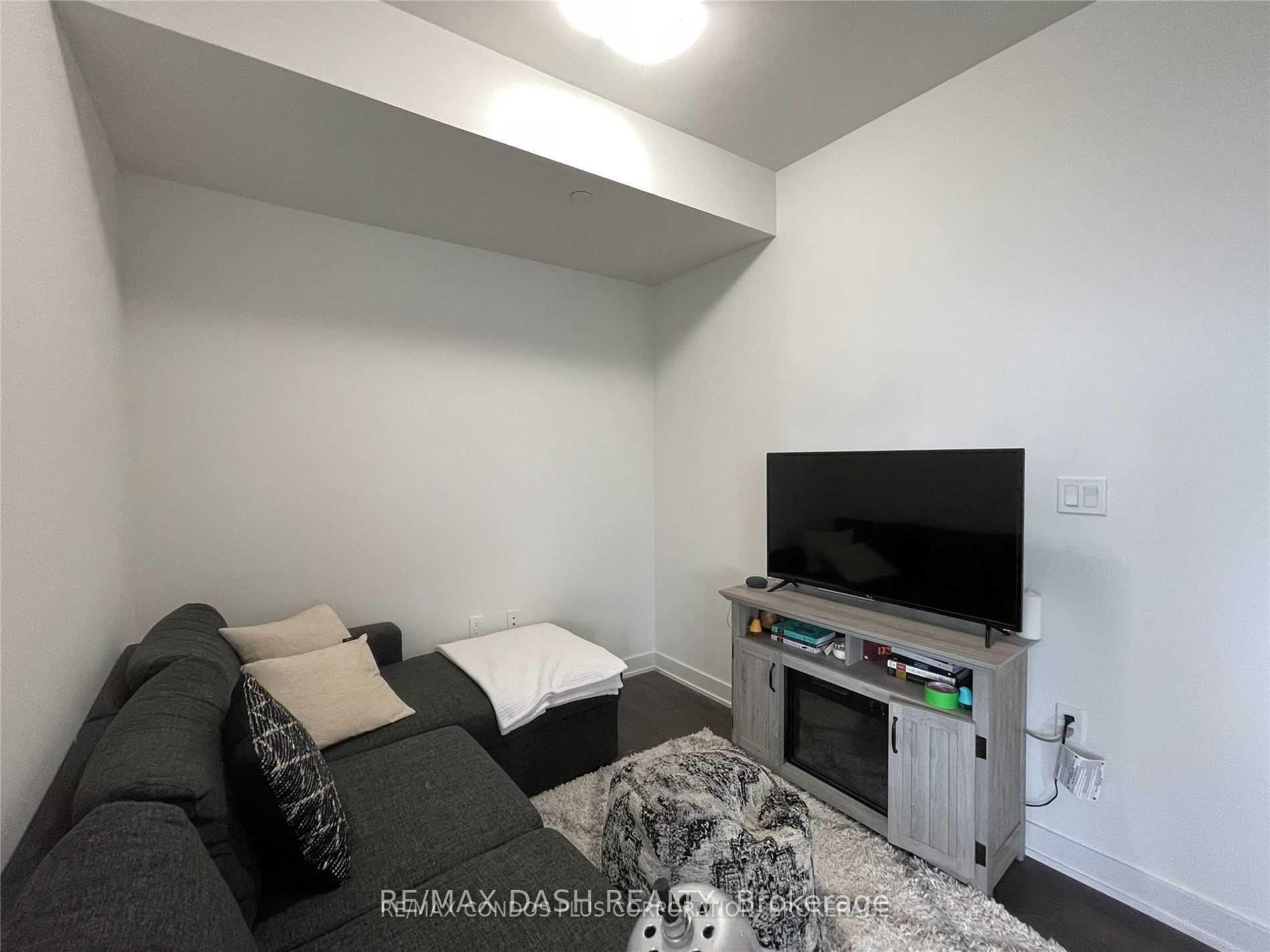 Photo 8 of Unit 902W, 27 Bathurst Street, Toronto, Waterfront Communities — HOMEH