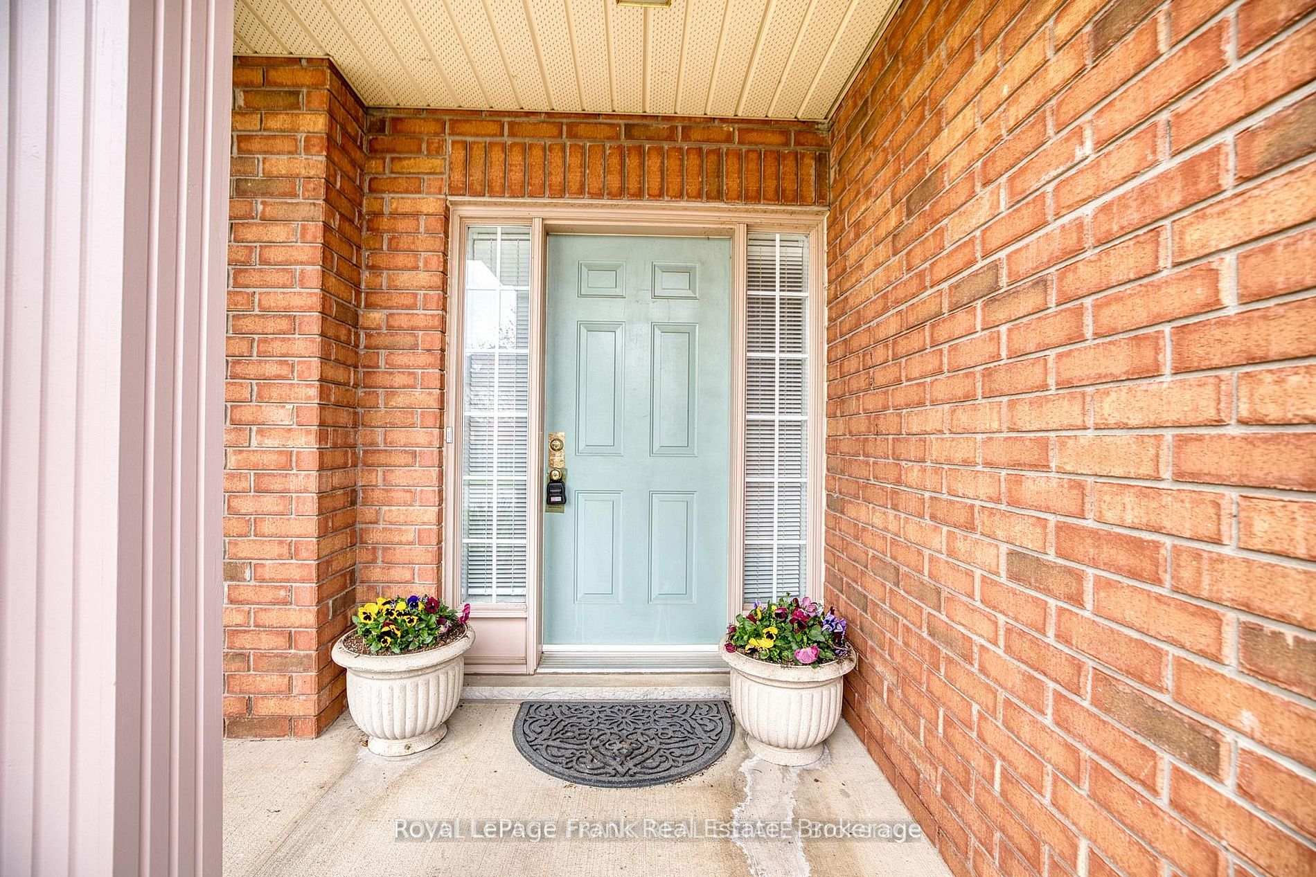 Photo 2 of 4112 Walcot Court, Lincoln, Beamsville — HOMEH