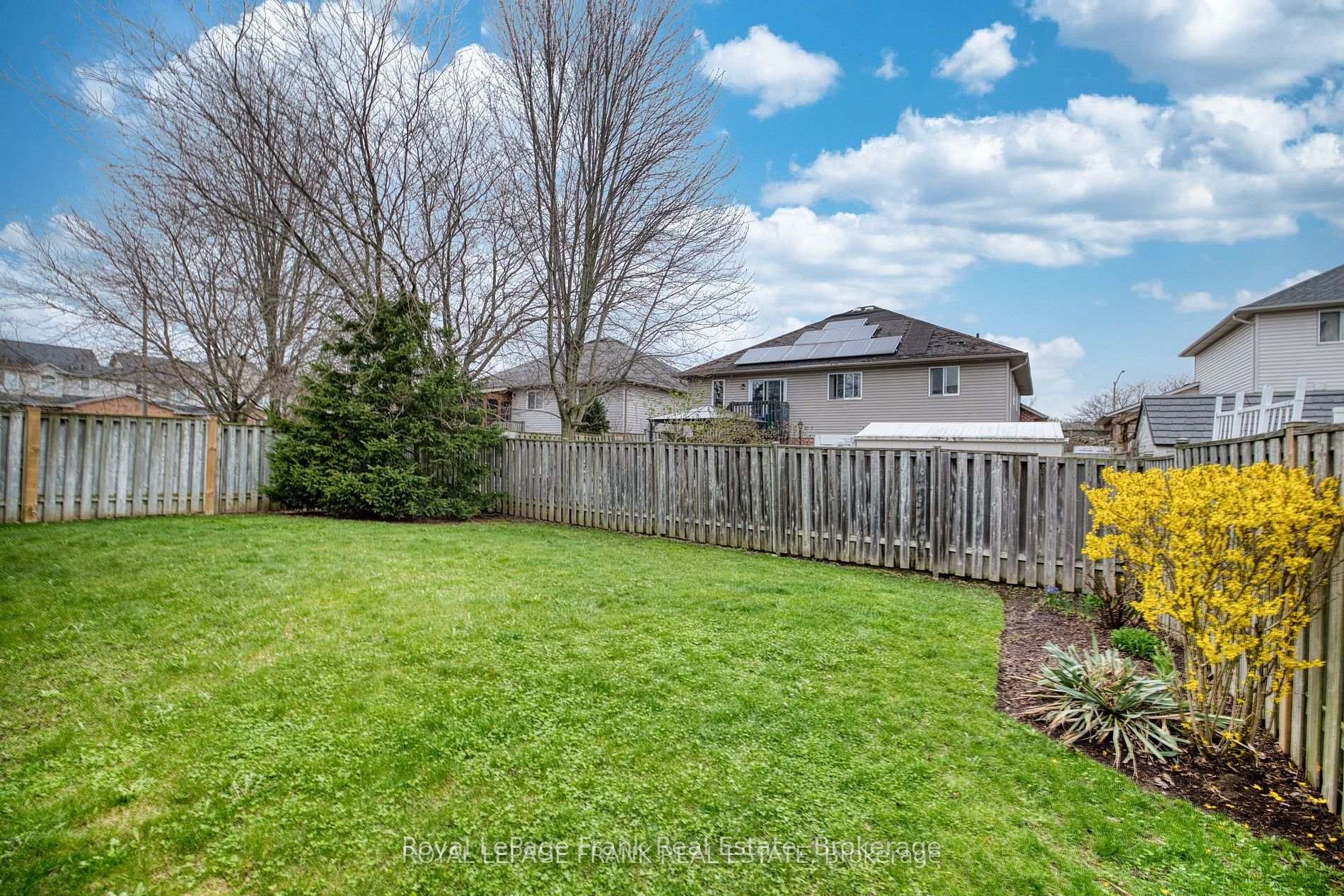 Photo 4 of 4112 Walcot Court, Lincoln, Beamsville — HOMEH