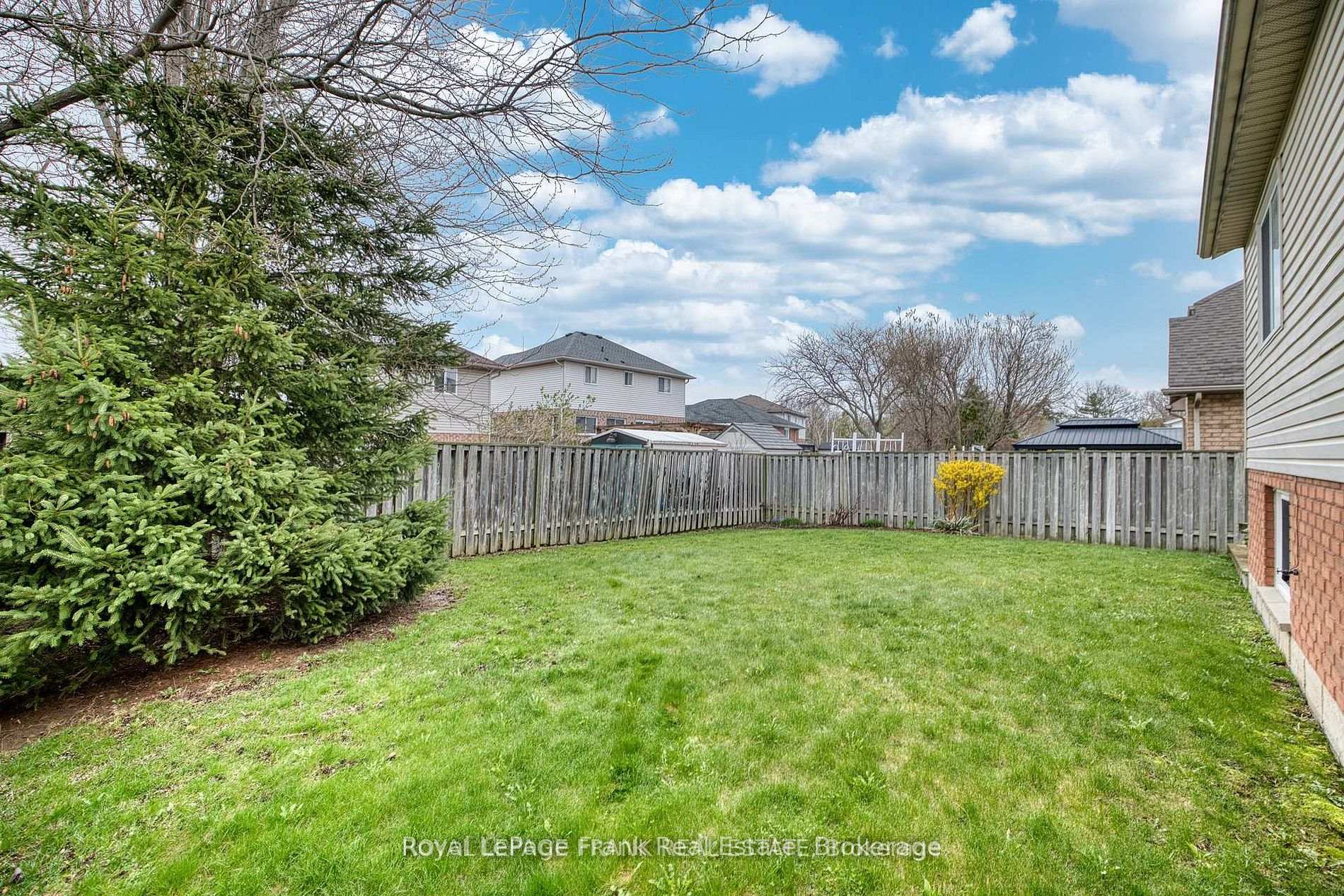 Photo 6 of 4112 Walcot Court, Lincoln, Beamsville — HOMEH