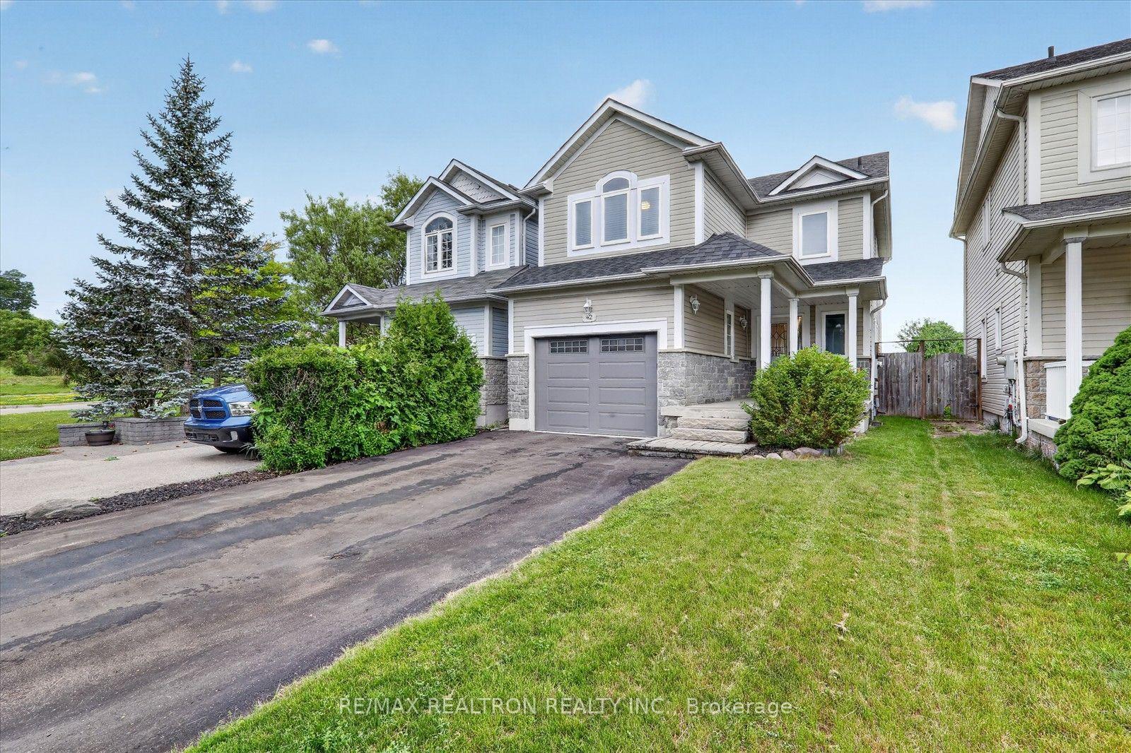 Photo 4 of 42 Hanna Drive, Clarington, Bowmanville — HOMEH