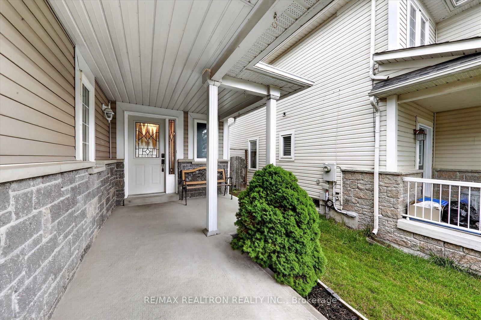 Photo 5 of 42 Hanna Drive, Clarington, Bowmanville — HOMEH