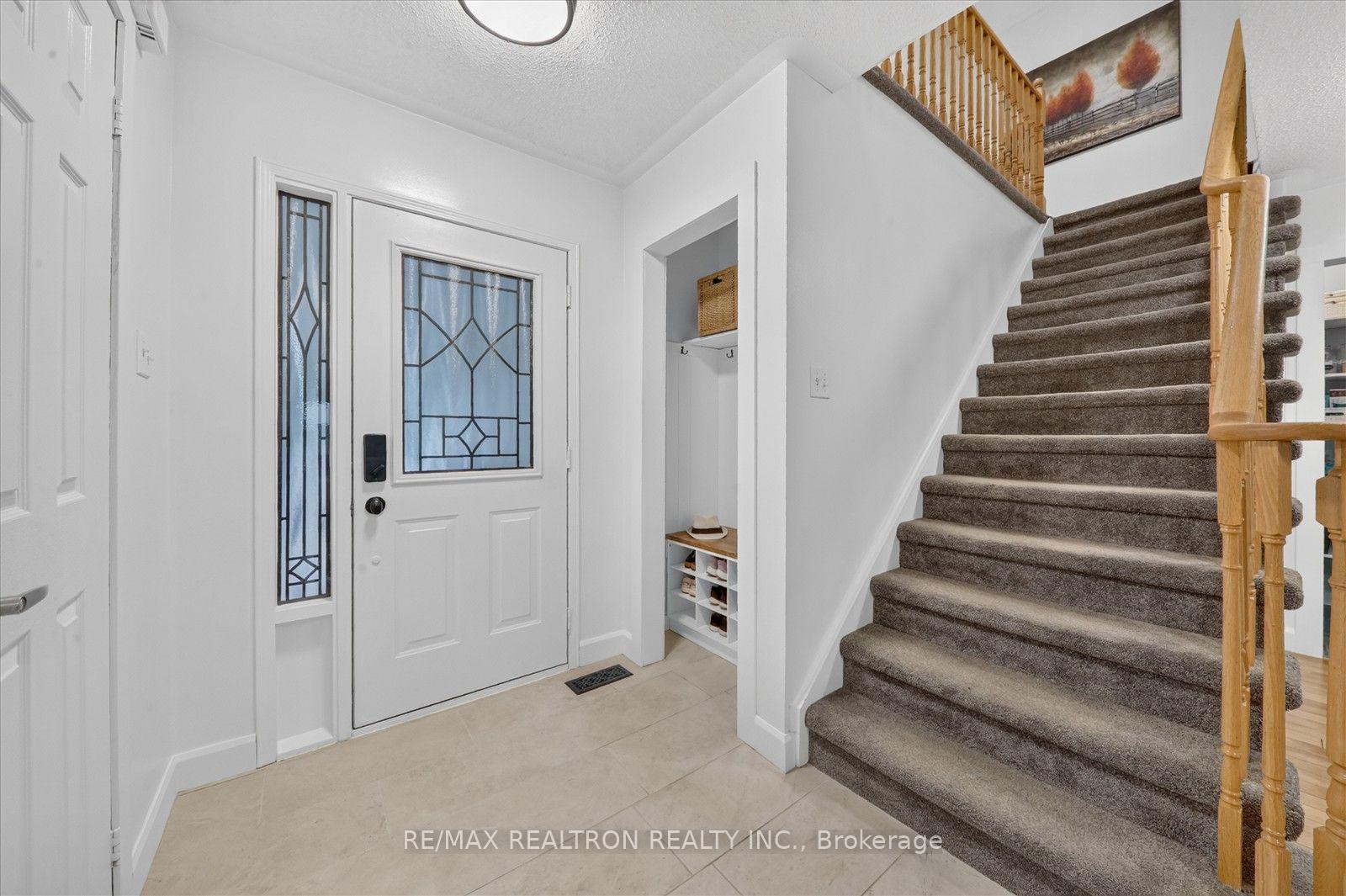Photo 7 of 42 Hanna Drive, Clarington, Bowmanville — HOMEH