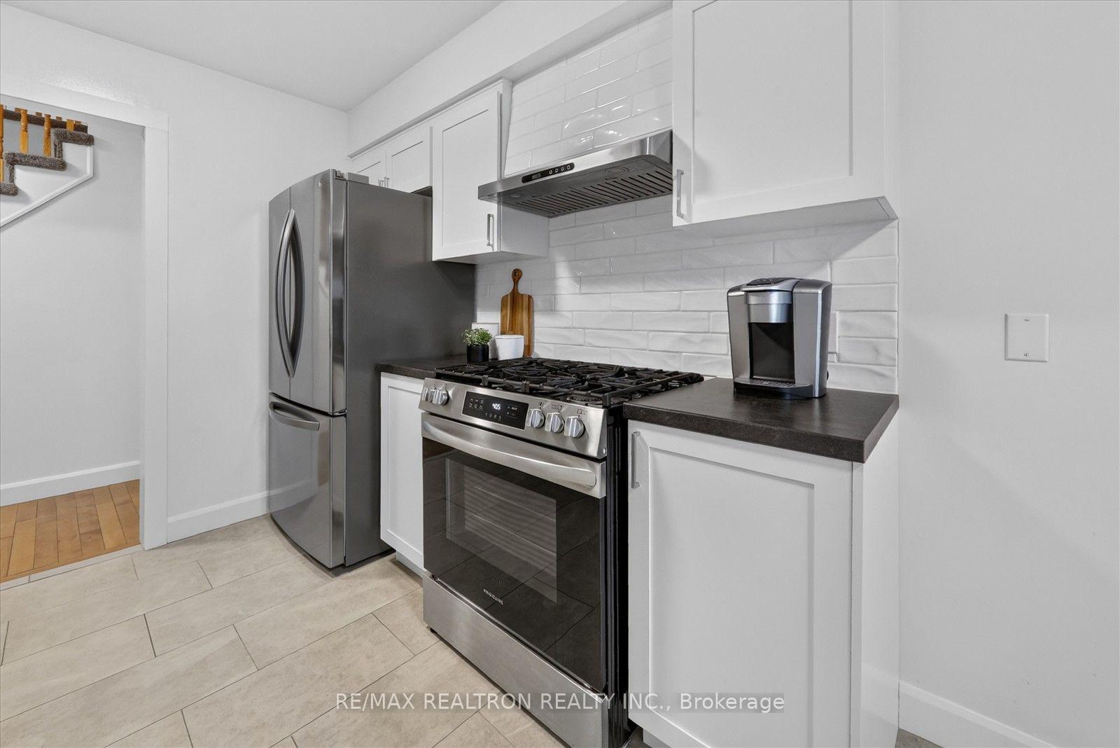 Photo 15 of 42 Hanna Drive, Clarington, Bowmanville — HOMEH
