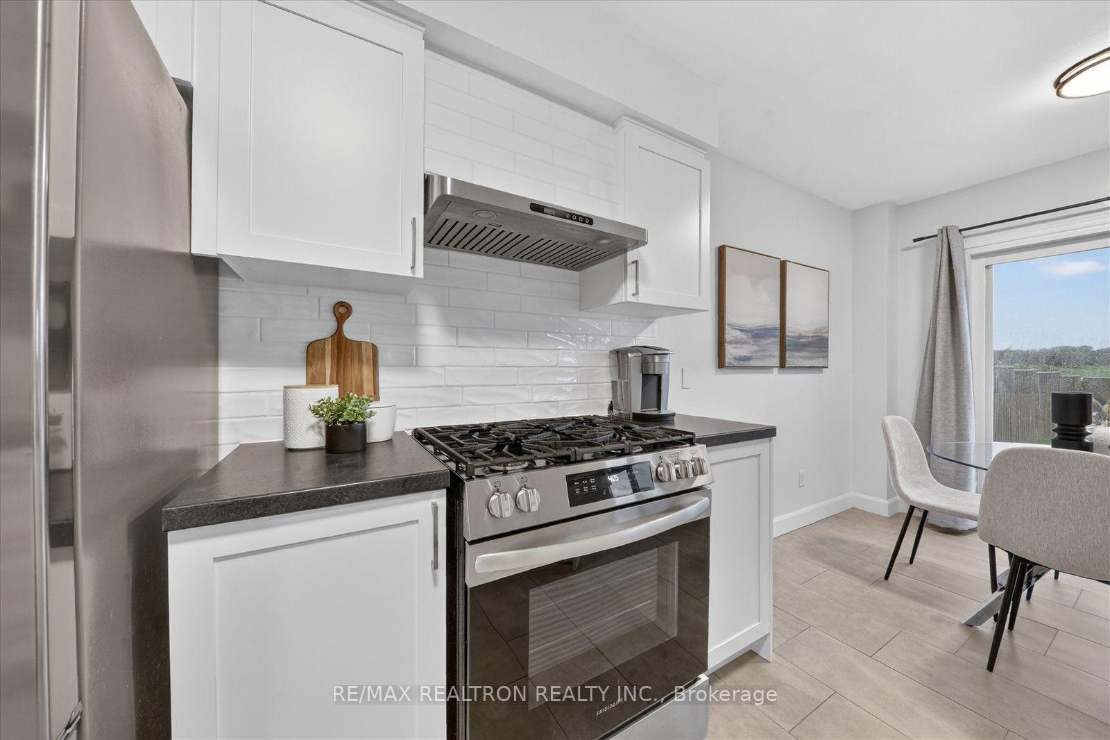 Photo 16 of 42 Hanna Drive, Clarington, Bowmanville — HOMEH