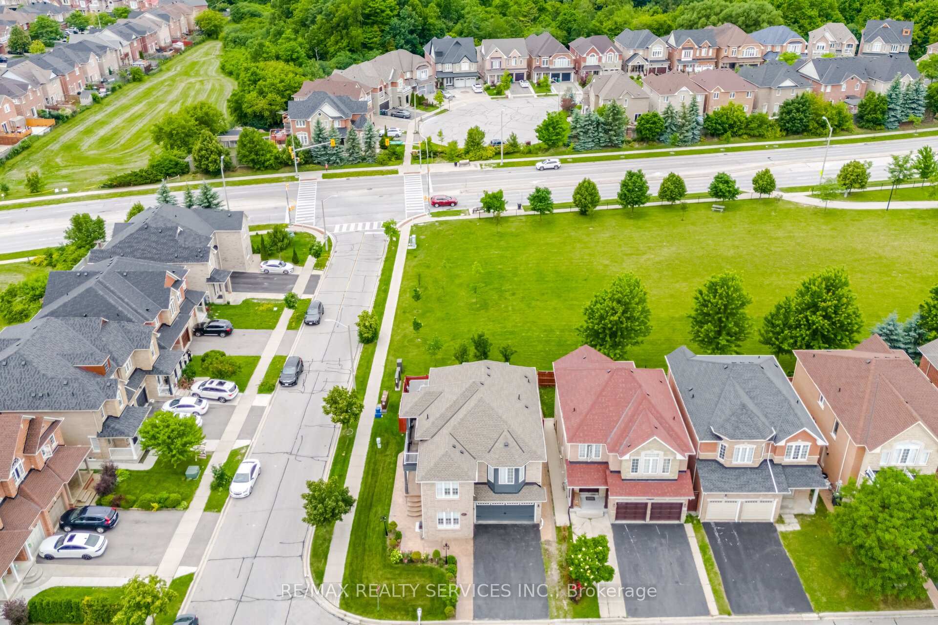 Photo 1 of 17 Pefferlaw Circle, Brampton, Bram West — HOMEH