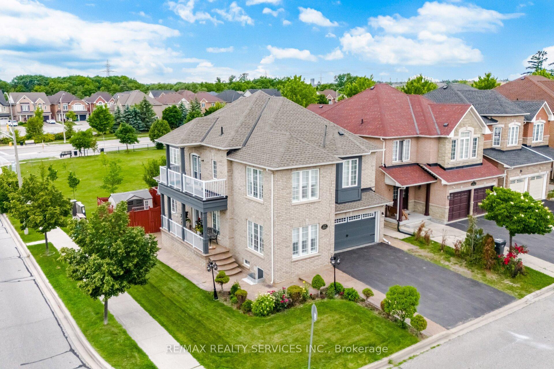 Photo 4 of 17 Pefferlaw Circle, Brampton, Bram West — HOMEH