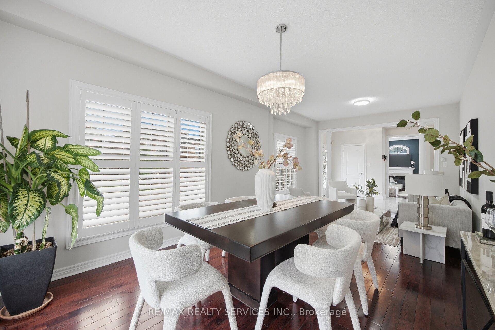 Photo 10 of 17 Pefferlaw Circle, Brampton, Bram West — HOMEH