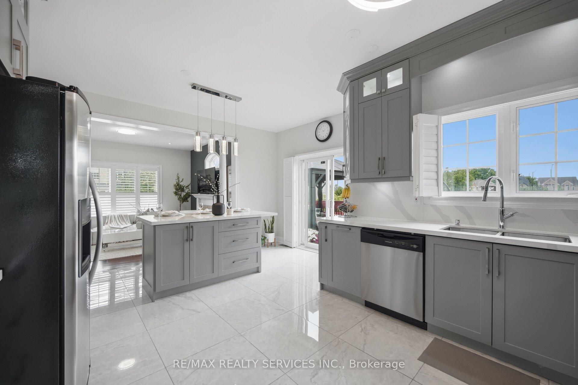 Photo 12 of 17 Pefferlaw Circle, Brampton, Bram West — HOMEH