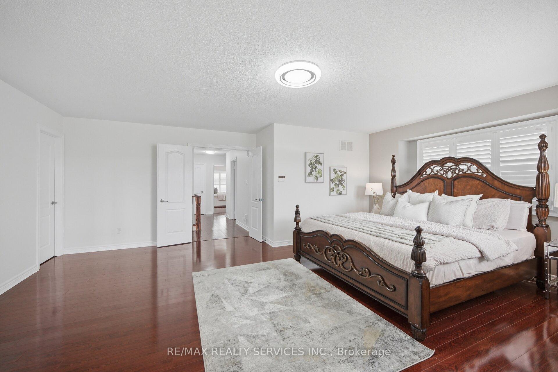 Photo 18 of 17 Pefferlaw Circle, Brampton, Bram West — HOMEH