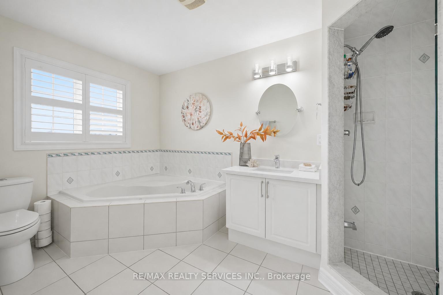 Photo 21 of 17 Pefferlaw Circle, Brampton, Bram West — HOMEH