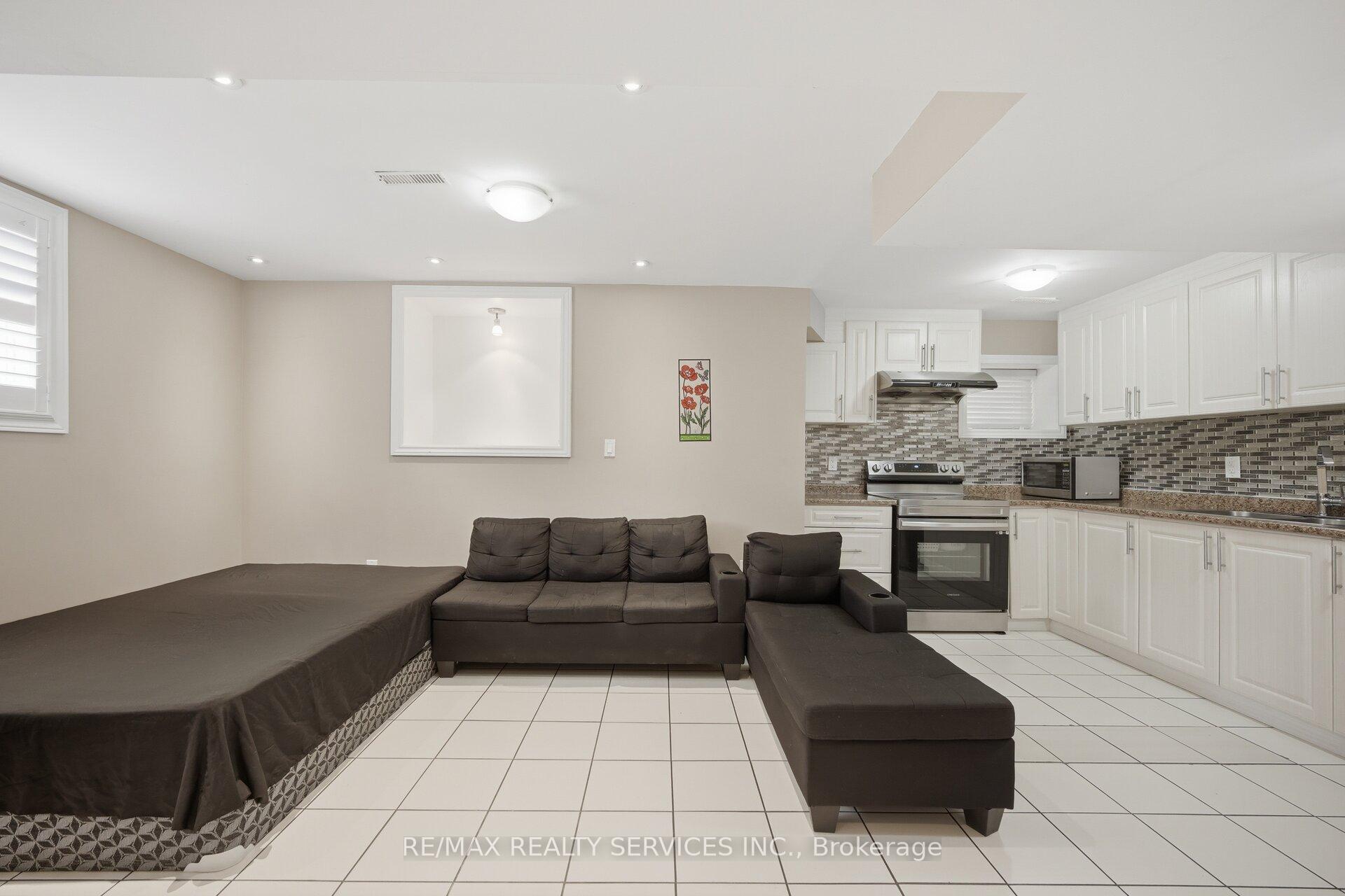 Photo 31 of 17 Pefferlaw Circle, Brampton, Bram West — HOMEH