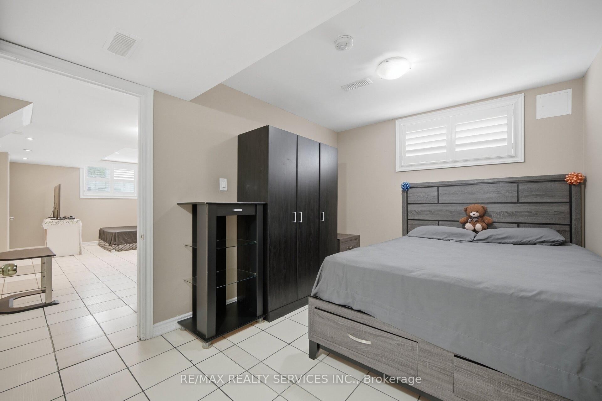 Photo 33 of 17 Pefferlaw Circle, Brampton, Bram West — HOMEH