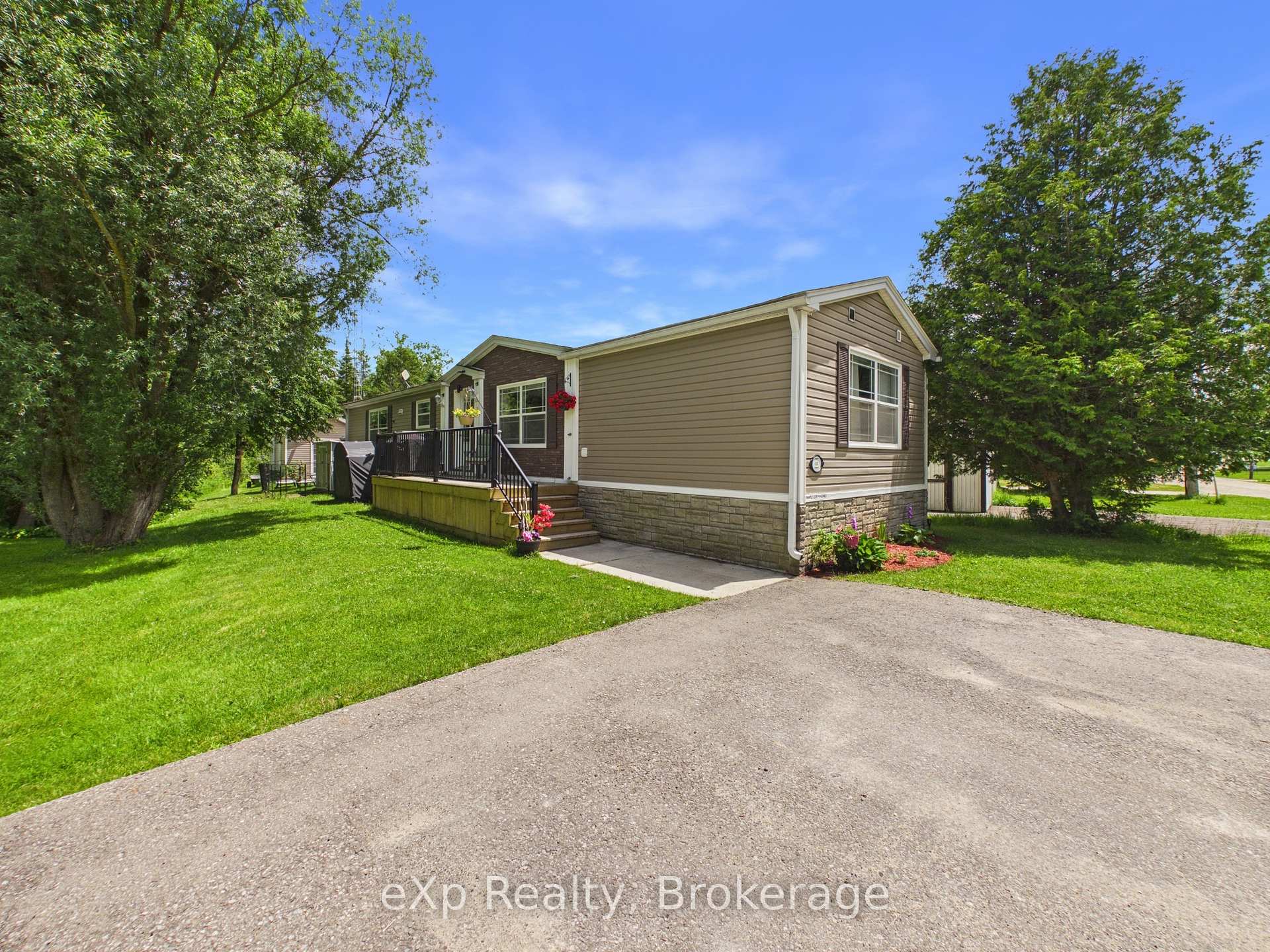 Photo of 32 Maple Grove Village Road