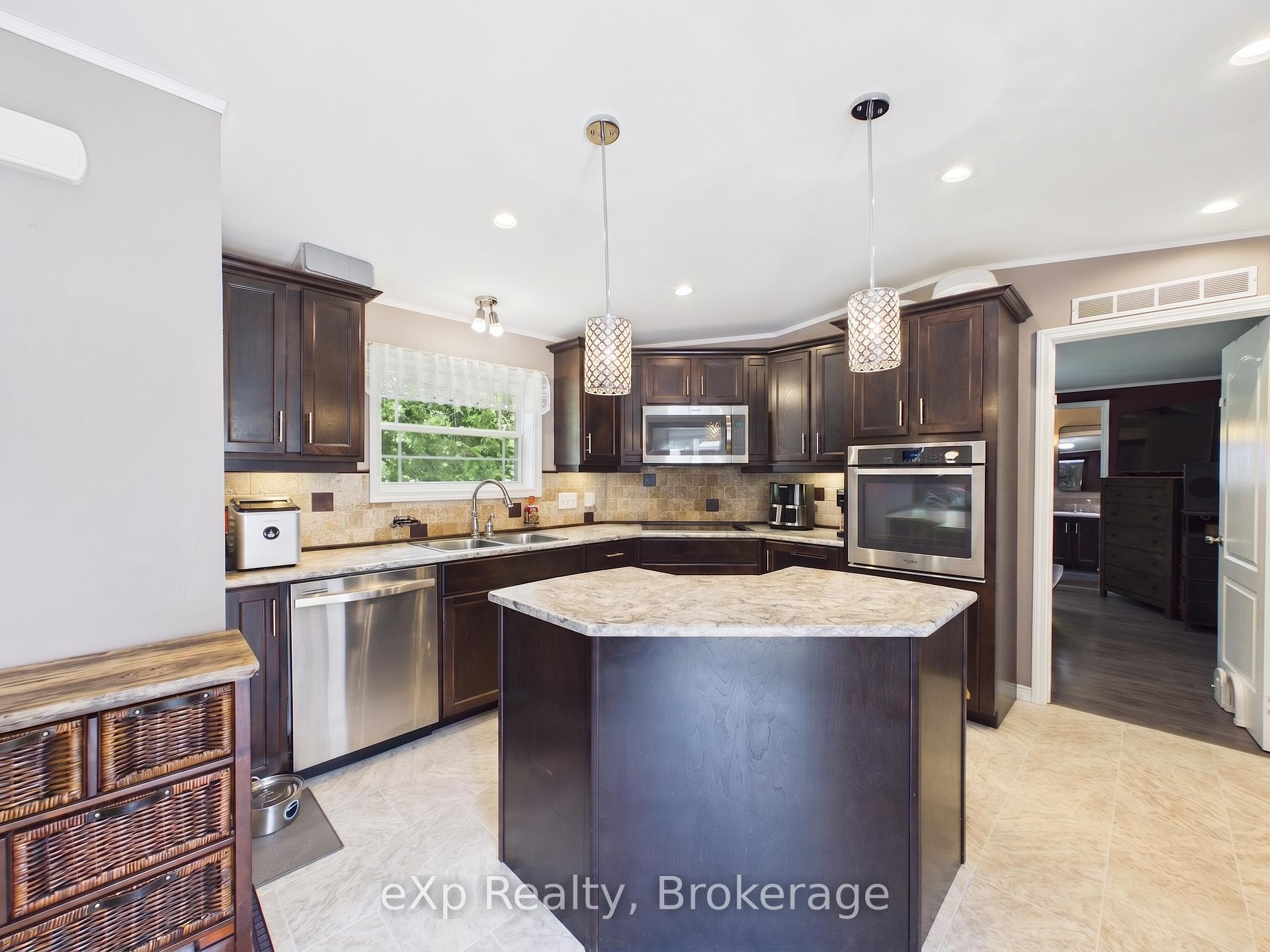 Photo 3 of 32 Maple Grove Village Road, Southgate — HOMEH
