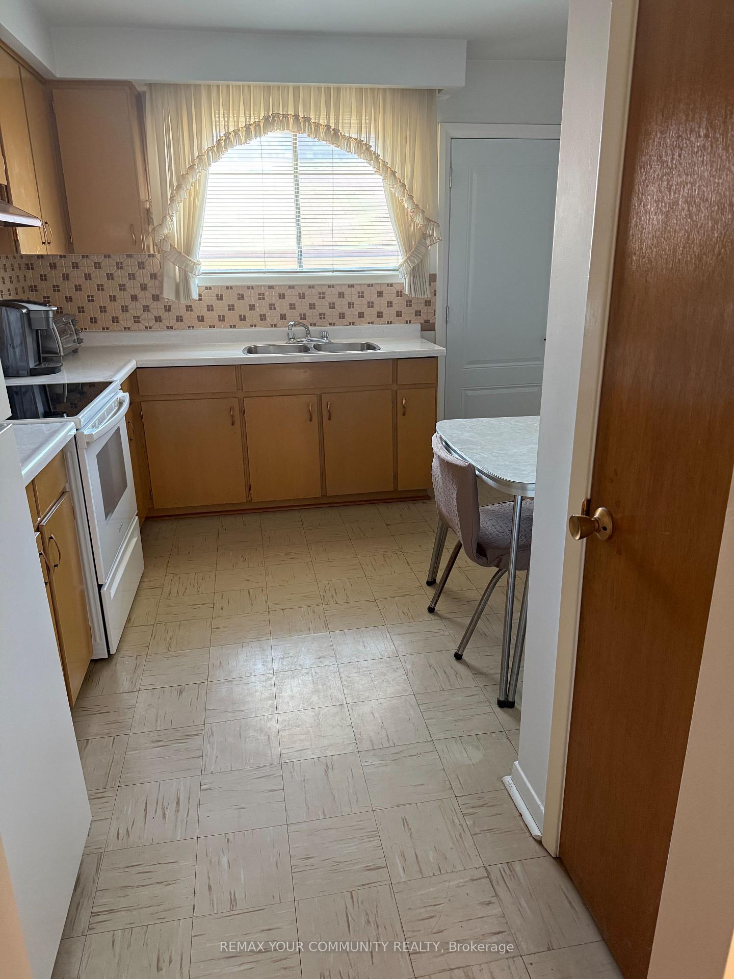 Photo 45 of Unit UPPER, 300 Driftwood Avenue, North York, Black Creek — HOMEH