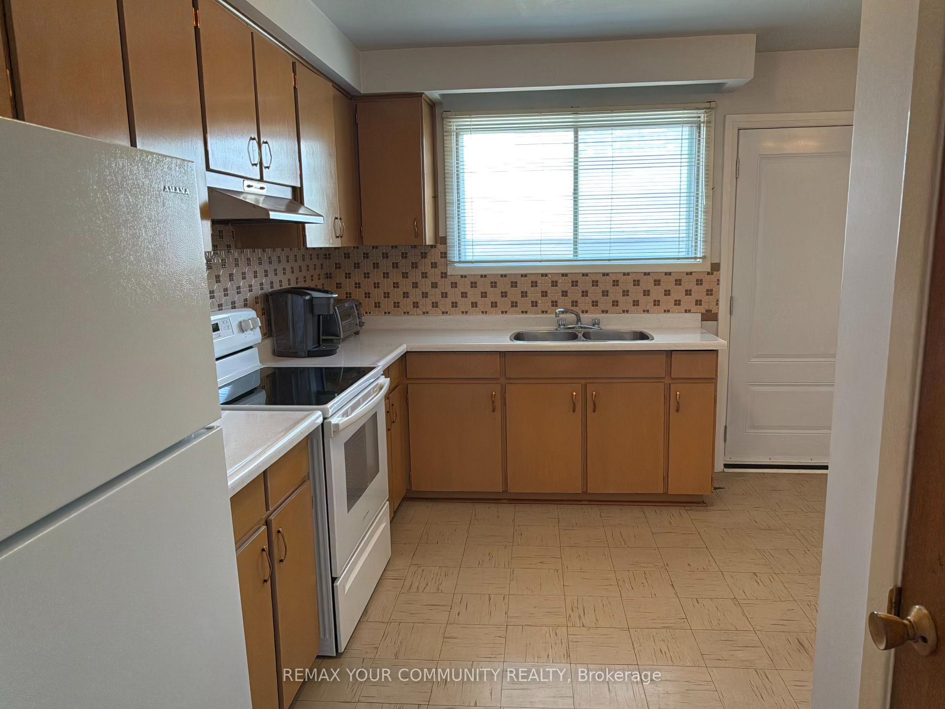 Photo 58 of Unit UPPER, 300 Driftwood Avenue, North York, Black Creek — HOMEH