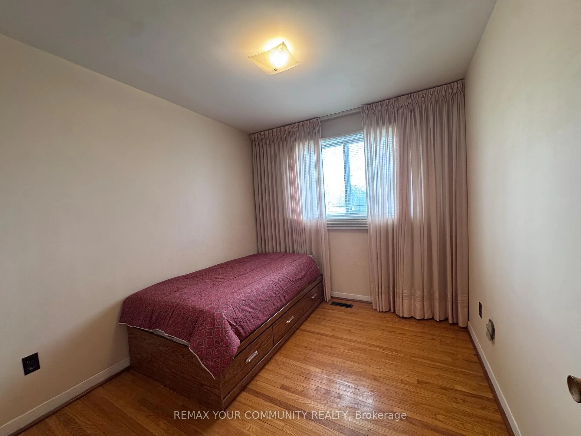 Photo 44 of Unit UPPER, 300 Driftwood Avenue, North York, Black Creek — HOMEH