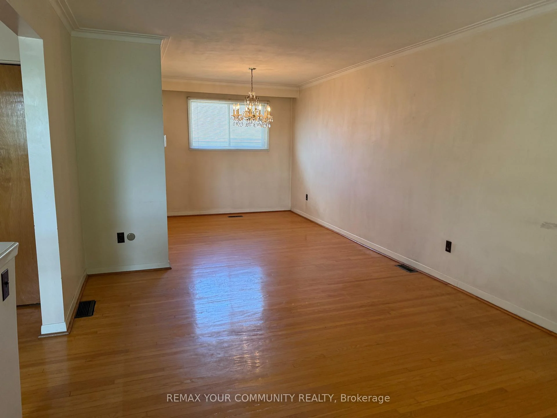 Photo 30 of Unit UPPER, 300 Driftwood Avenue, North York, Black Creek — HOMEH