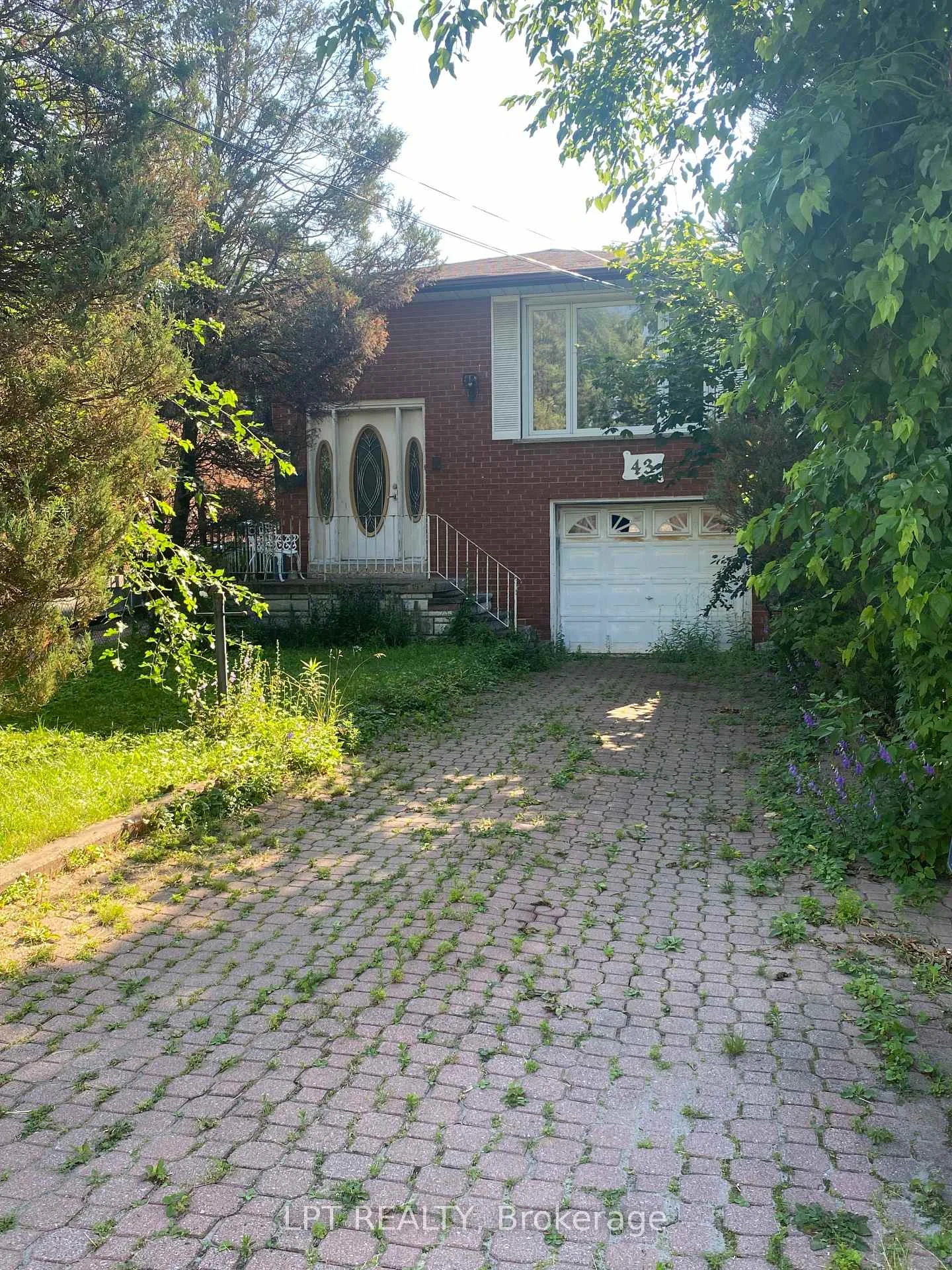 Photo 2 of 43 Sunset Avenue, Etobicoke, Alderwood — HOMEH