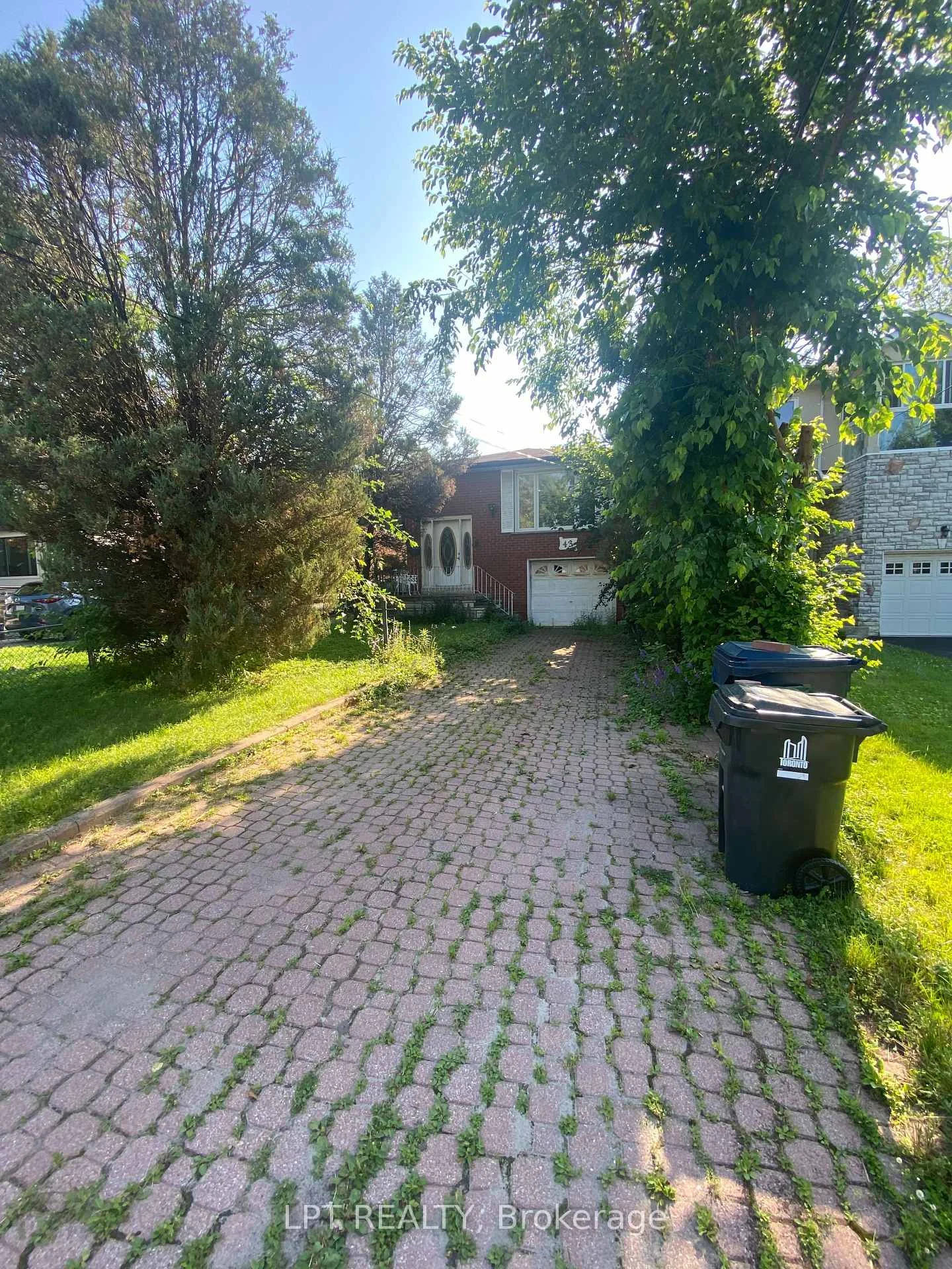 Photo 3 of 43 Sunset Avenue, Etobicoke, Alderwood — HOMEH