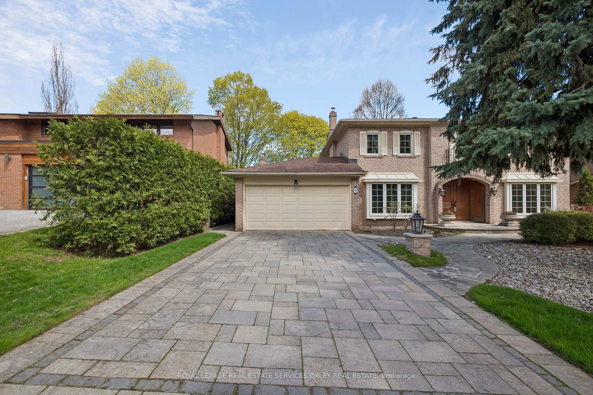 Photo 2 of 18 Swansdown Drive, North York, St. Andrew-Windfields — HOMEH