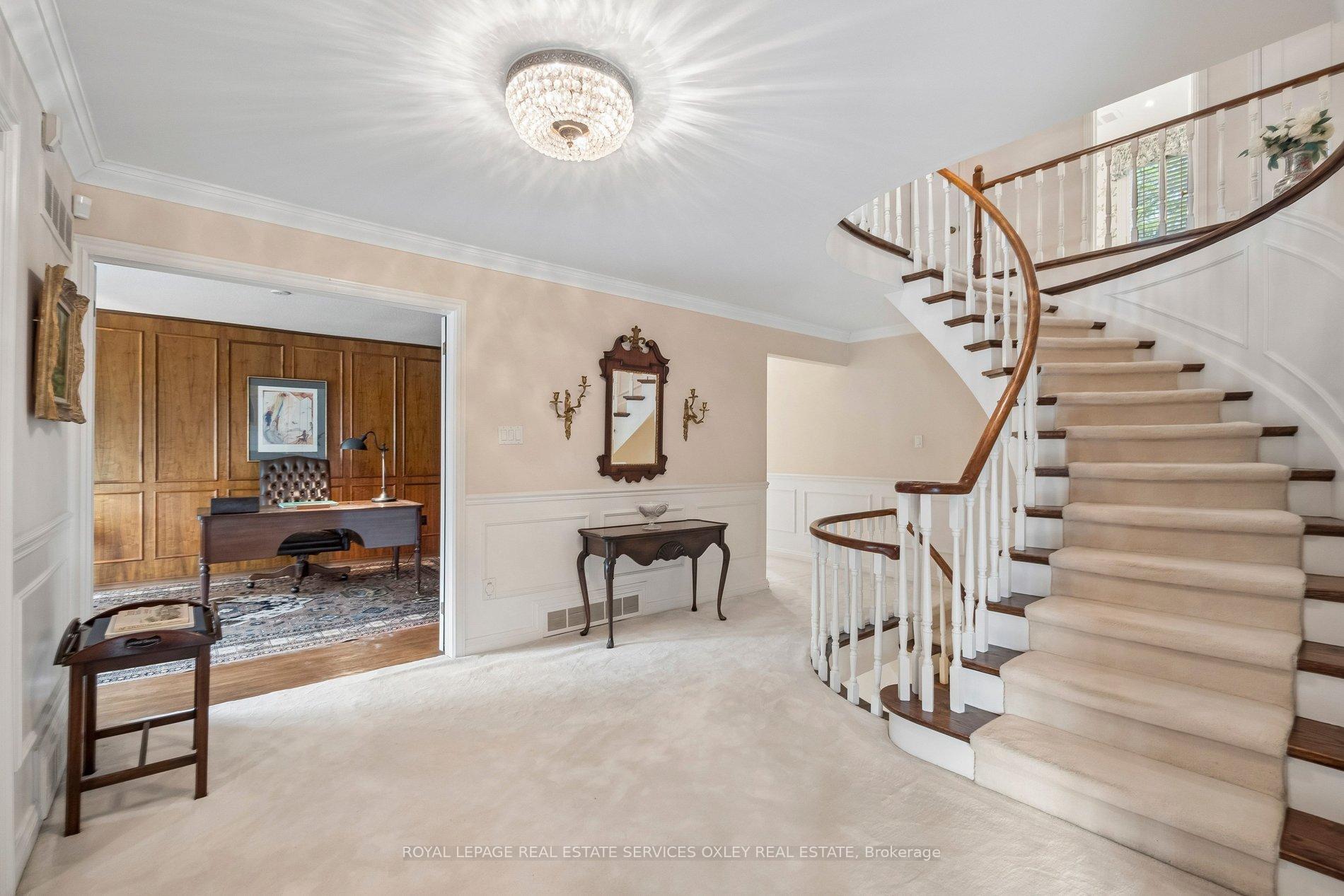 Photo 5 of 18 Swansdown Drive, North York, St. Andrew-Windfields — HOMEH