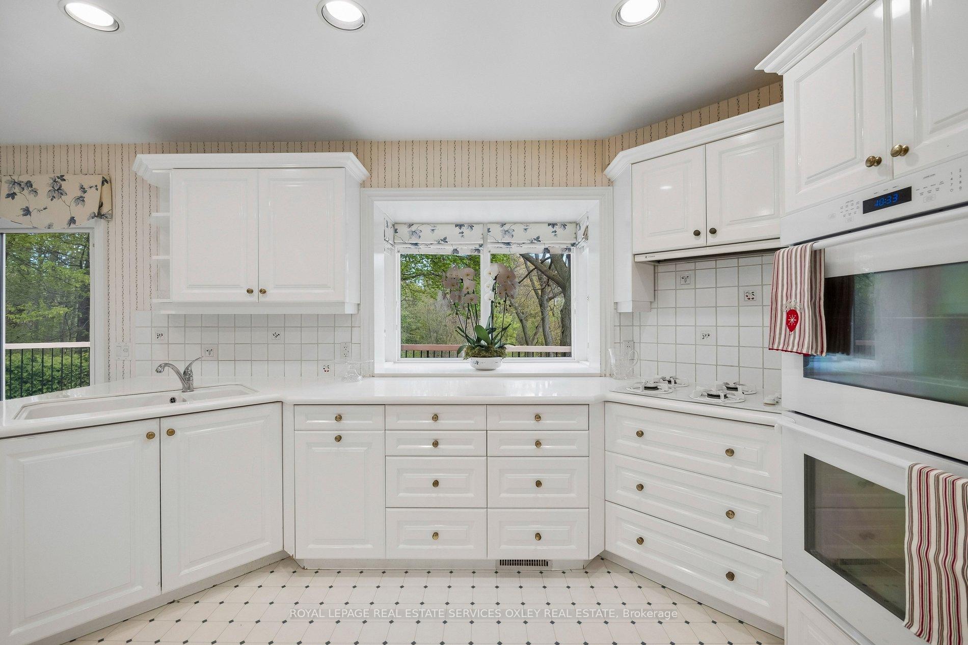 Photo 12 of 18 Swansdown Drive, North York, St. Andrew-Windfields — HOMEH