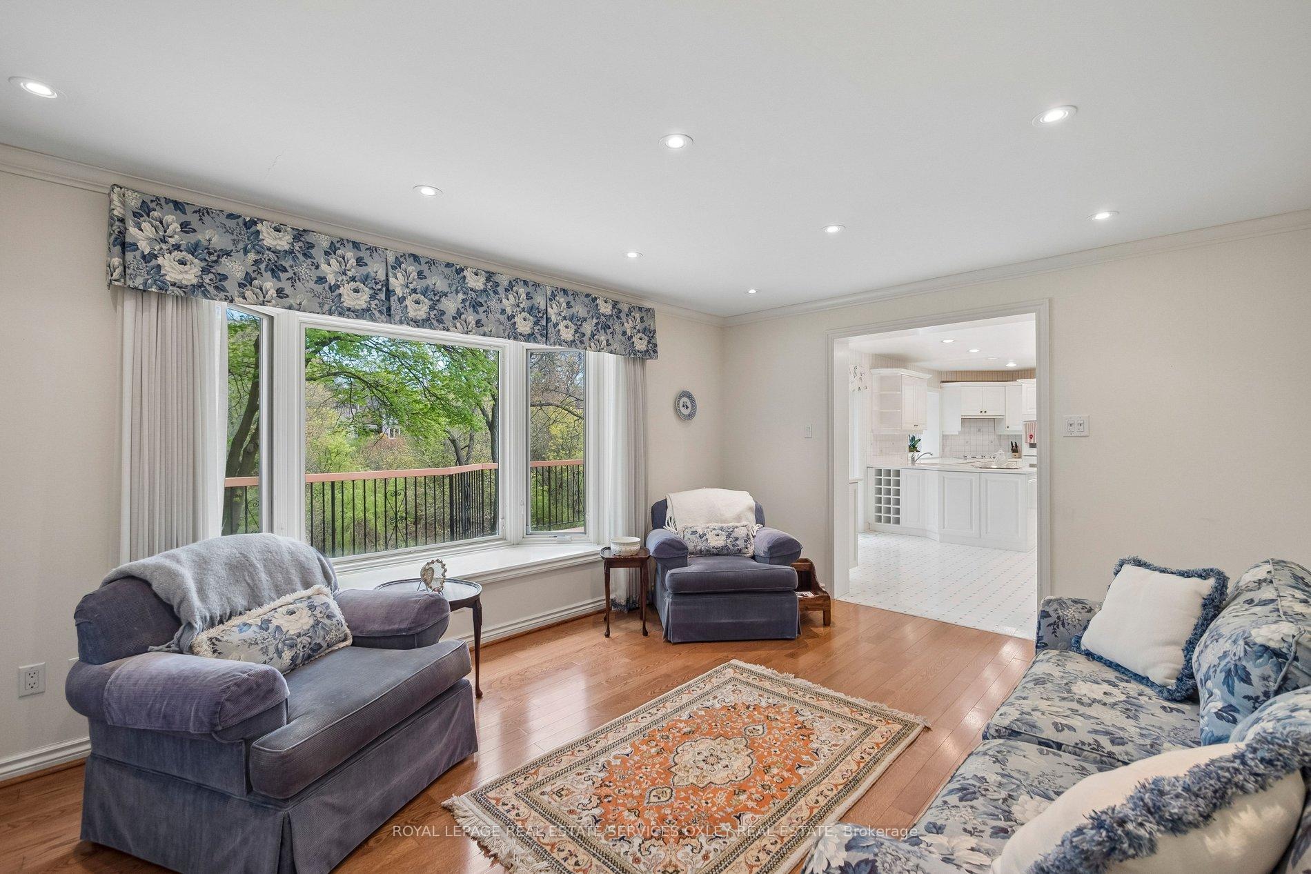 Photo 19 of 18 Swansdown Drive, North York, St. Andrew-Windfields — HOMEH