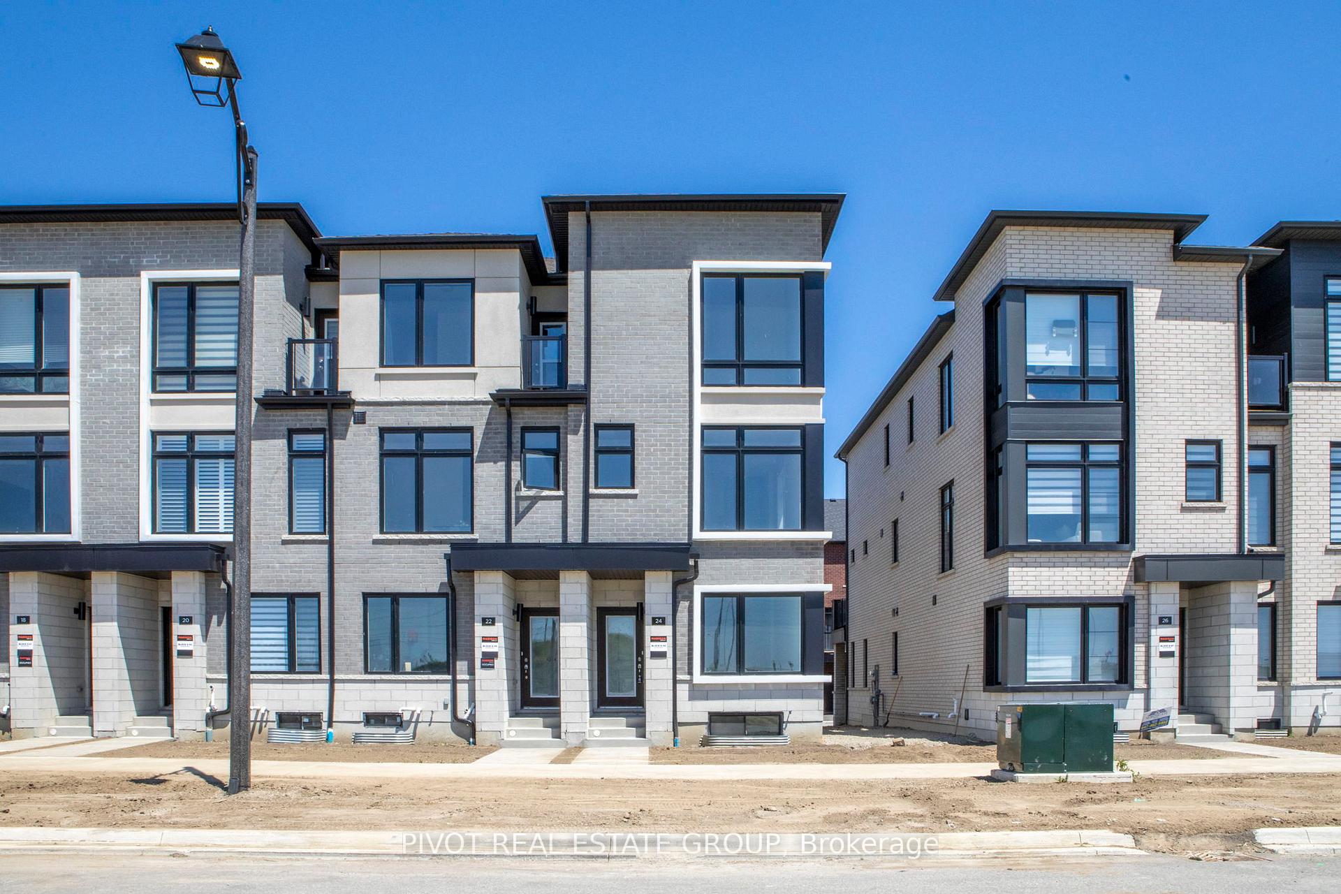 Photo 2 of 24 Pluto Way, Whitby, Brooklin — HOMEH