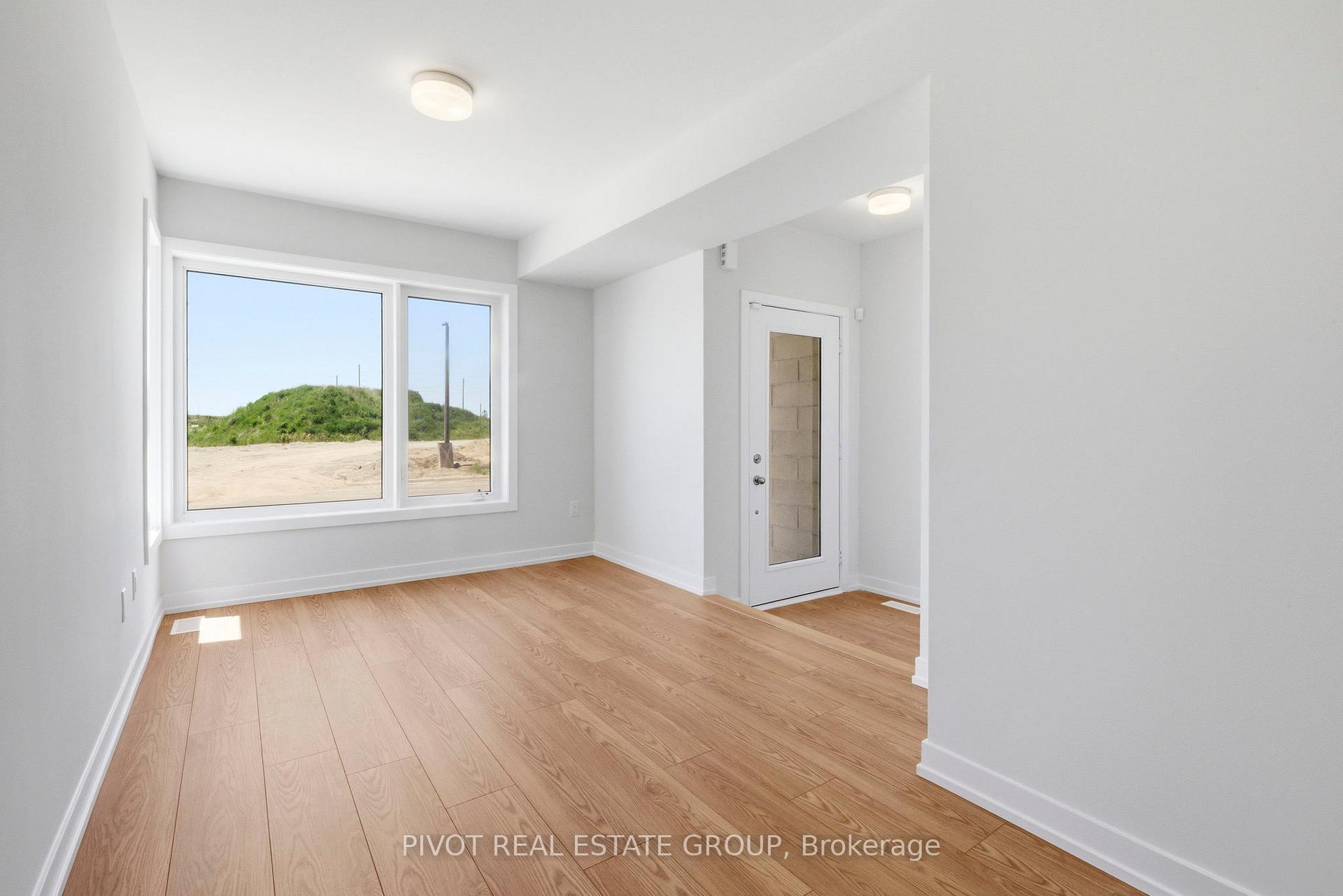 Photo 5 of 24 Pluto Way, Whitby, Brooklin — HOMEH