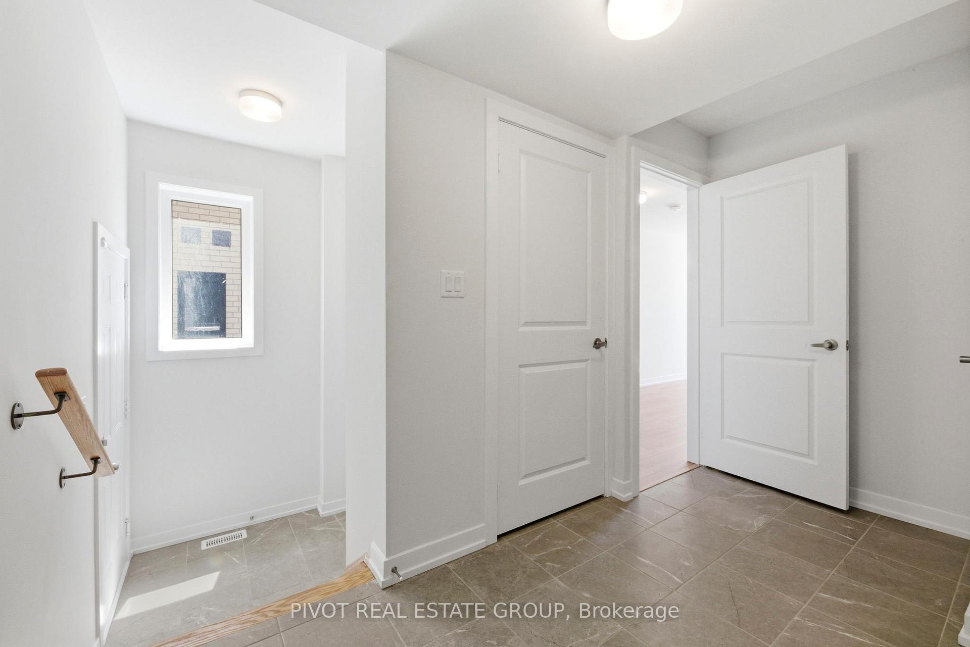 Photo 7 of 24 Pluto Way, Whitby, Brooklin — HOMEH