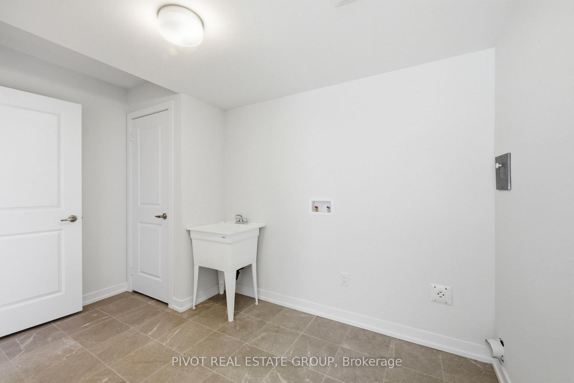 Photo 8 of 24 Pluto Way, Whitby, Brooklin — HOMEH