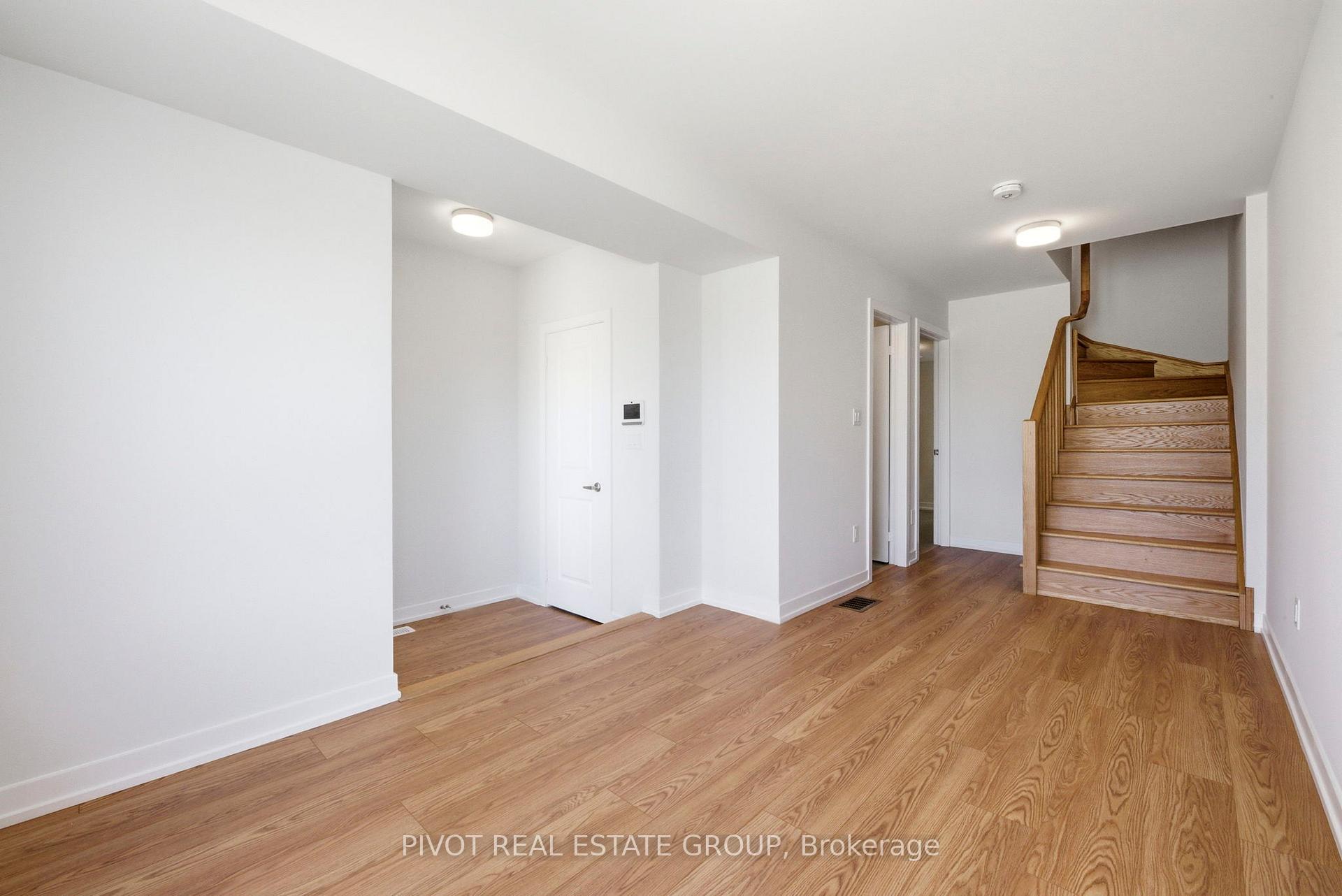 Photo 11 of 24 Pluto Way, Whitby, Brooklin — HOMEH