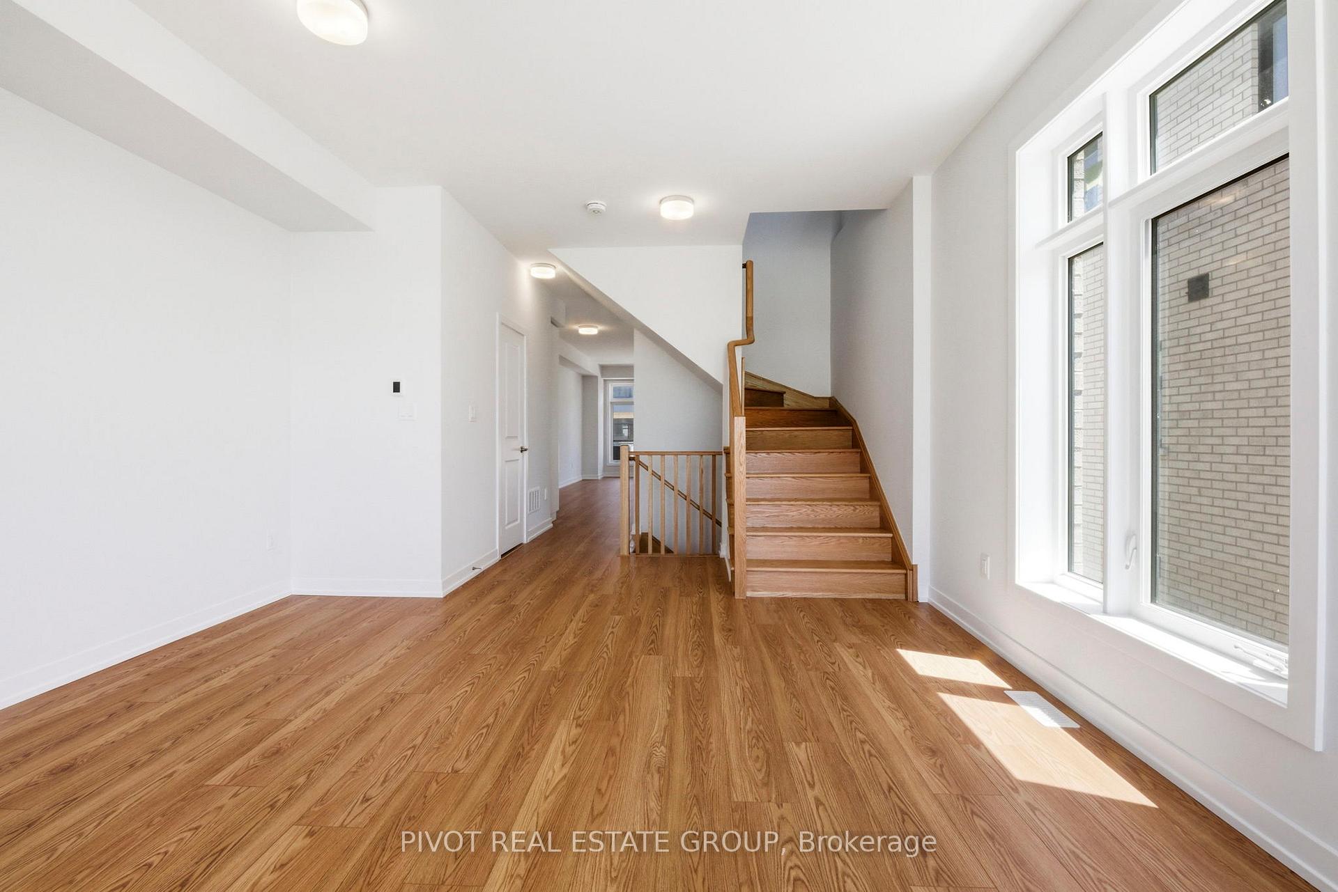 Photo 19 of 24 Pluto Way, Whitby, Brooklin — HOMEH